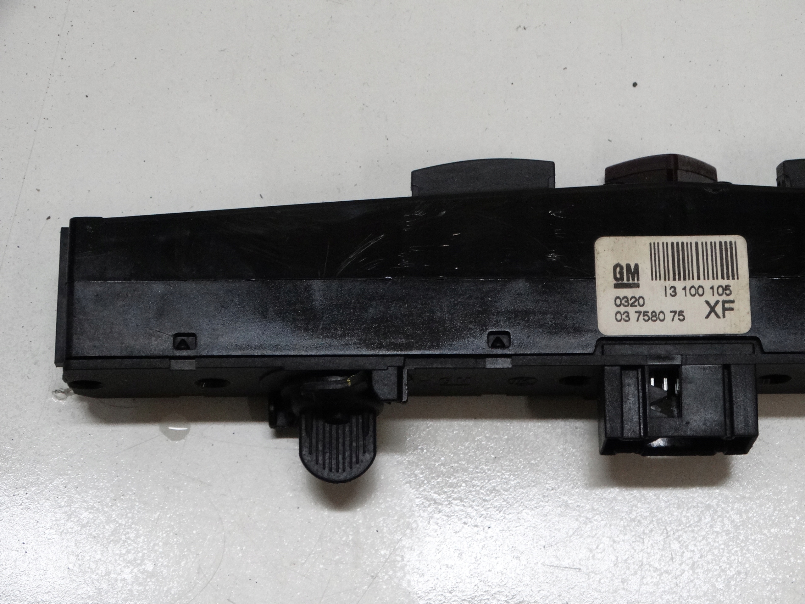interruttore luci Luci di emergenza OPEL ASTRA H 13100105