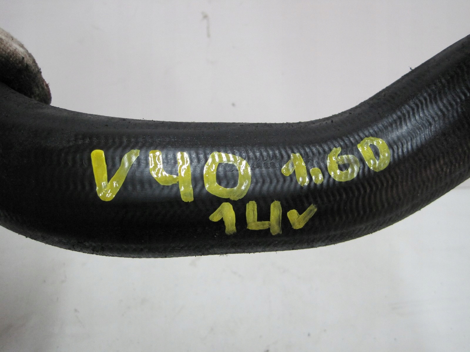pipe hose VOLVO V40 1,6D 14R