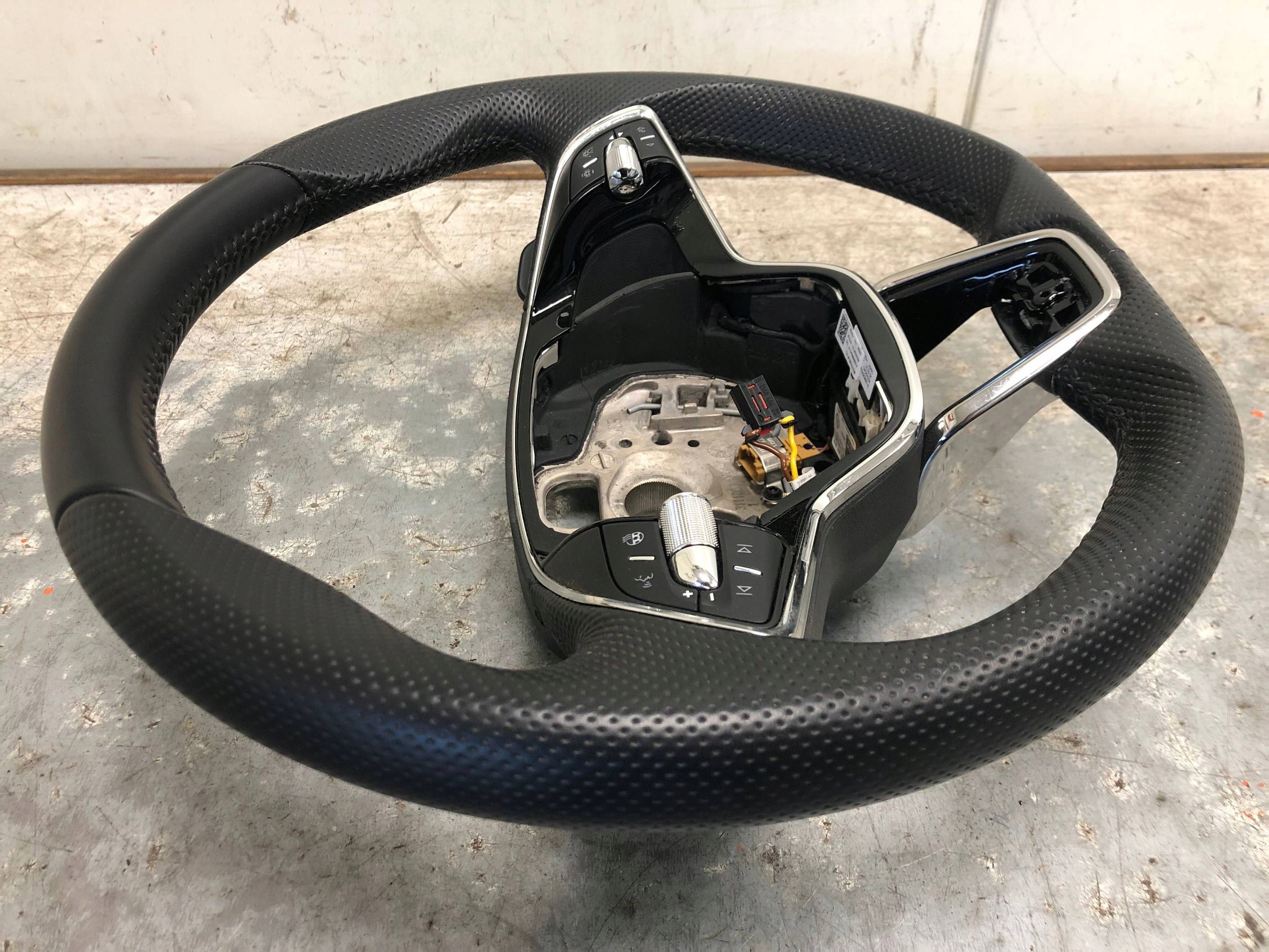 steering wheel, leather MULTIFUNKCJA with shifting OCTAVIA IV VRS 5E3959542G 5E3419093AR