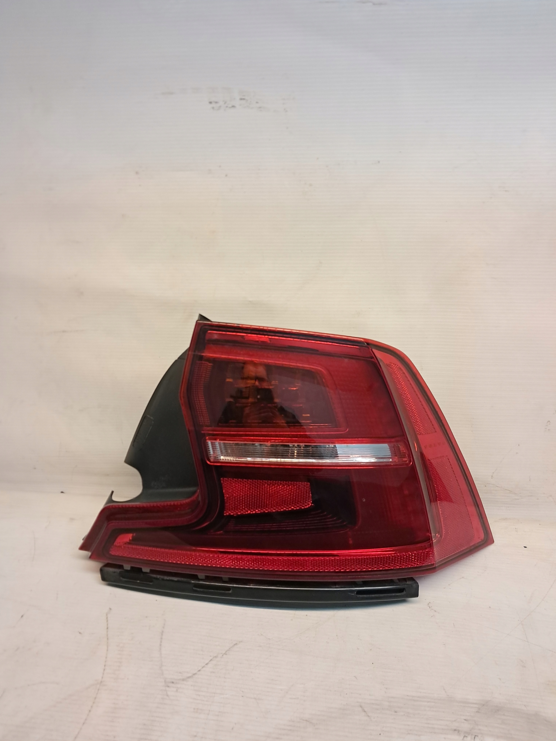 ФОНАР ЗАДНИЙ ПРАВЫЙ VOLVO S90 II SEDAN 31698713