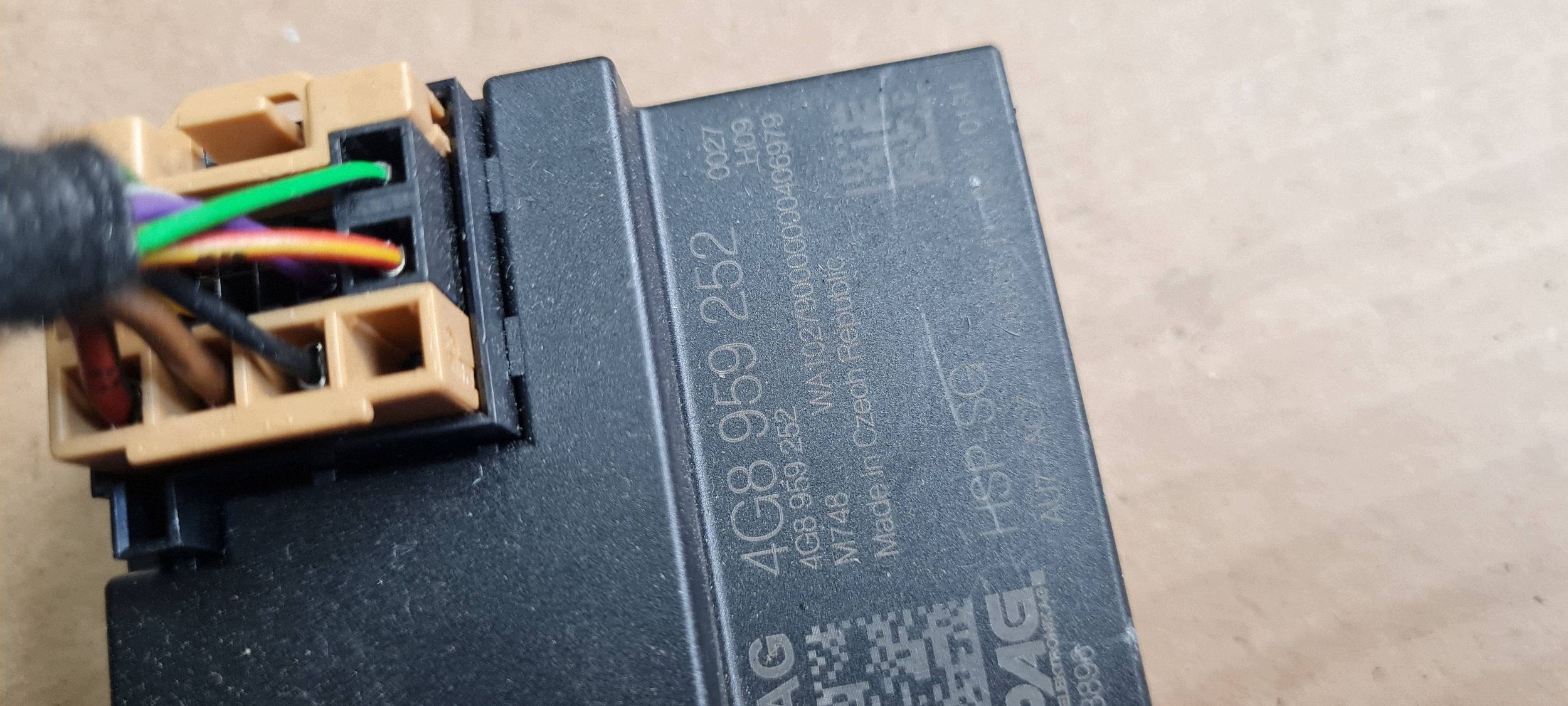 A7 4G S7 module control unit SPOJLERA bonnet boot 4G8959252