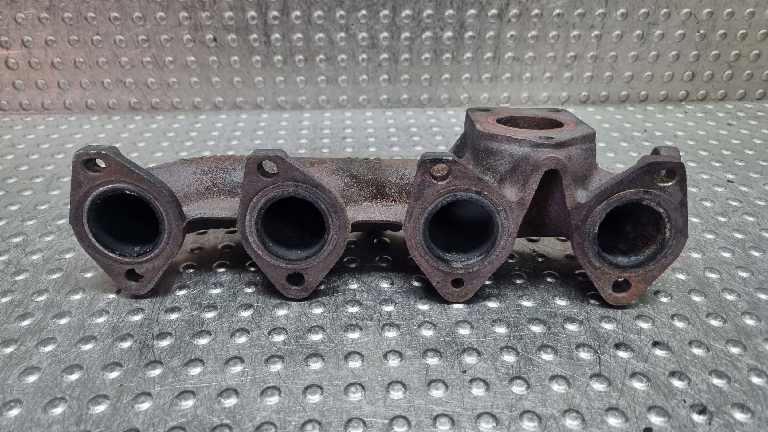 ispušna grana 7797389 BMW E60 E61 E81 E84 E87 E88 E90 E91 LCI N47