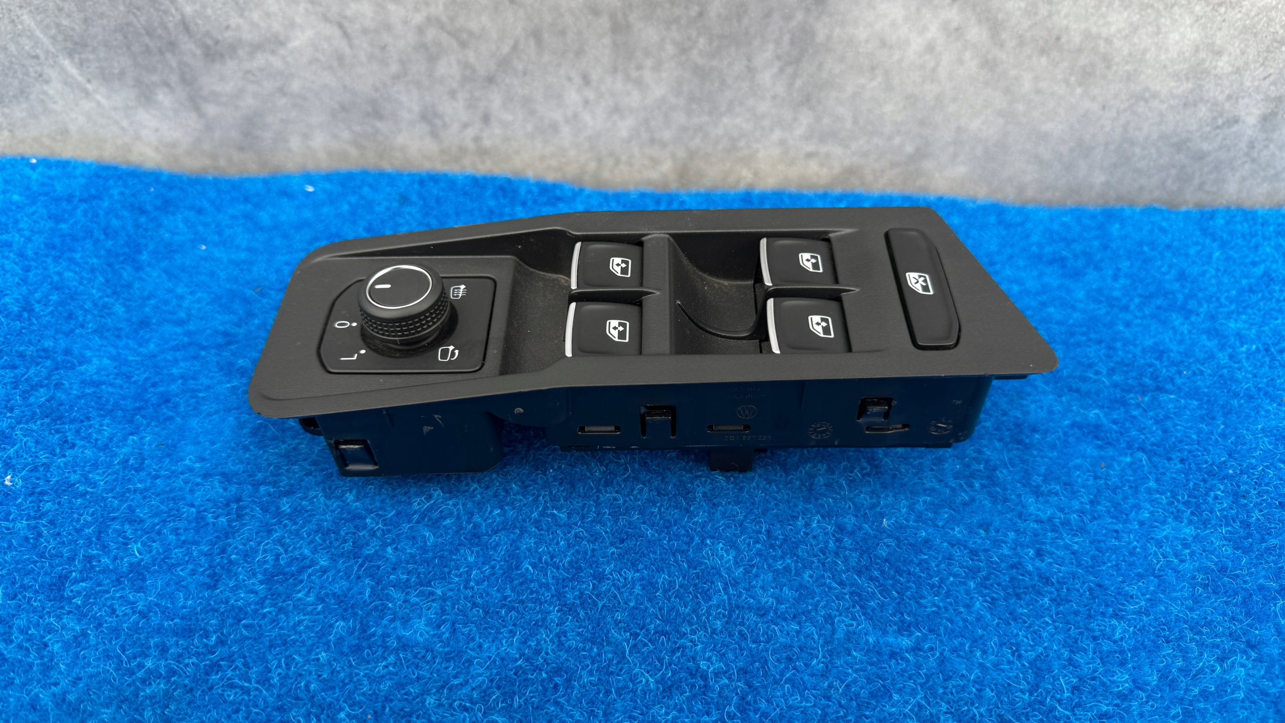 VW T-ROC 2GA PANEL levers of the window mirrors door left front PAK12/SI363