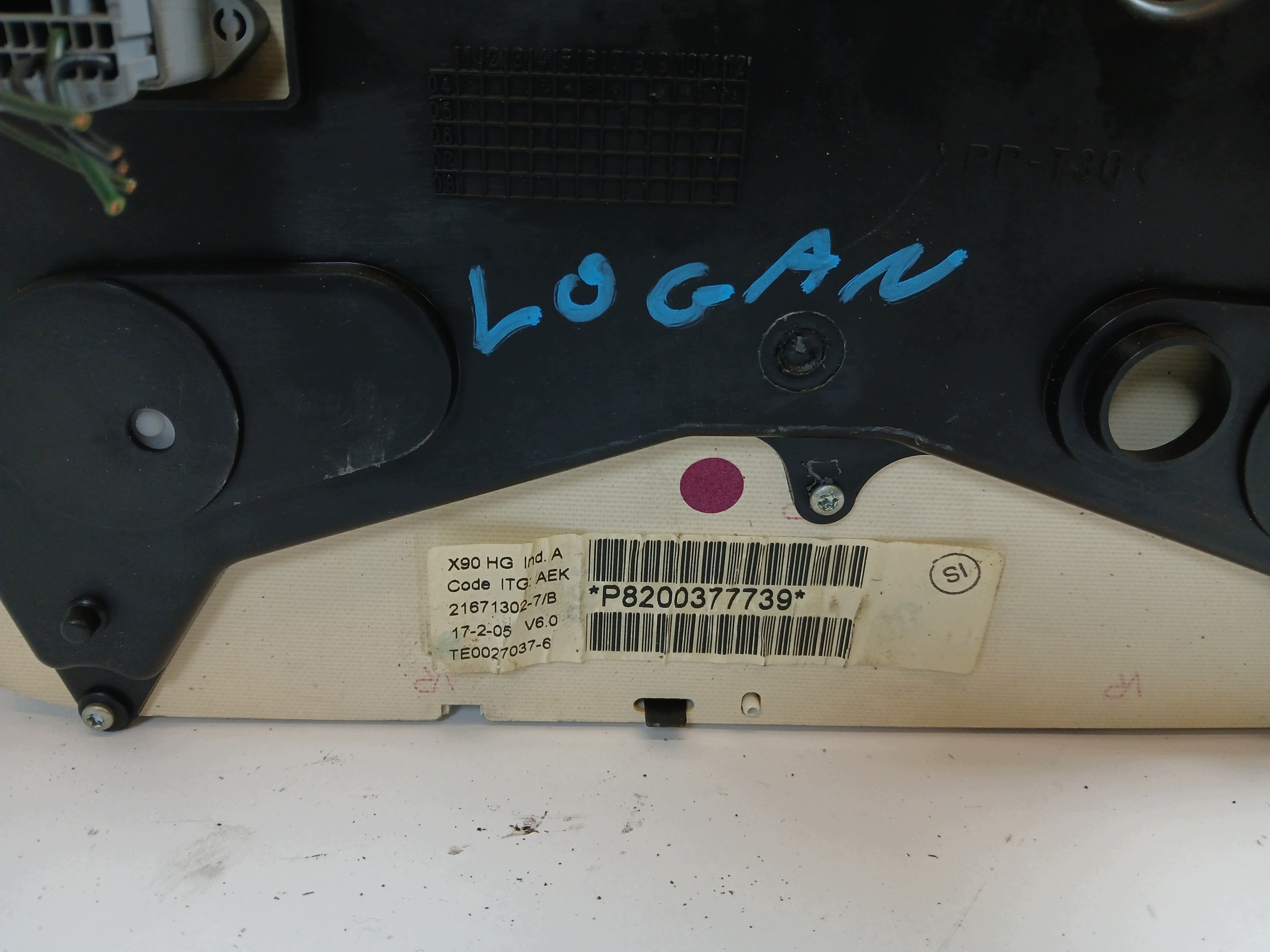 DACIA LOGAN a 1.4 budíky budiky P8200377739
