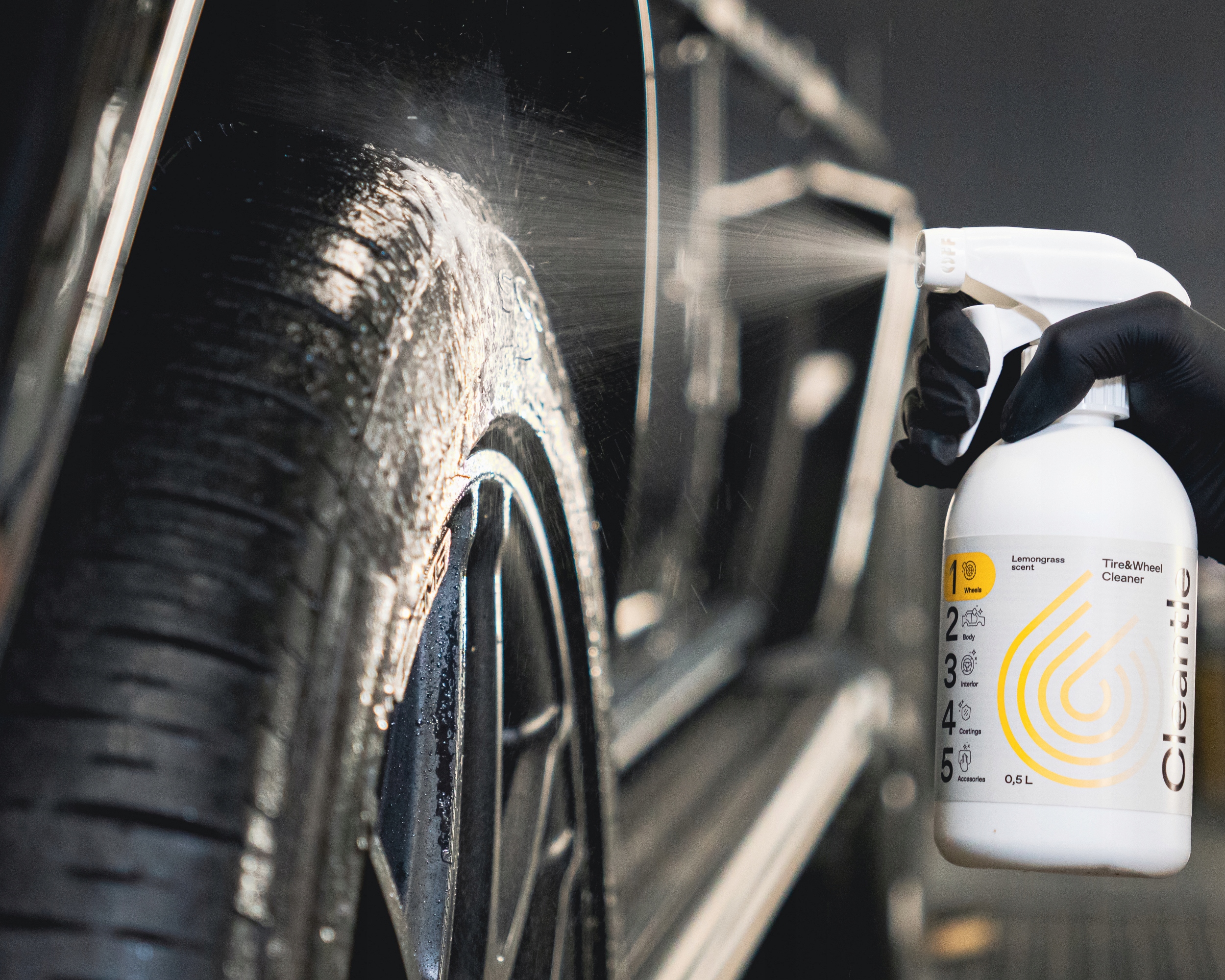 CLEANTLE TIRE & WHEEL CLEANER PŁYN DO CZYSZCZENIA FELG I OPON AUTO 5000ML Pojemność opakowania 5000 ml