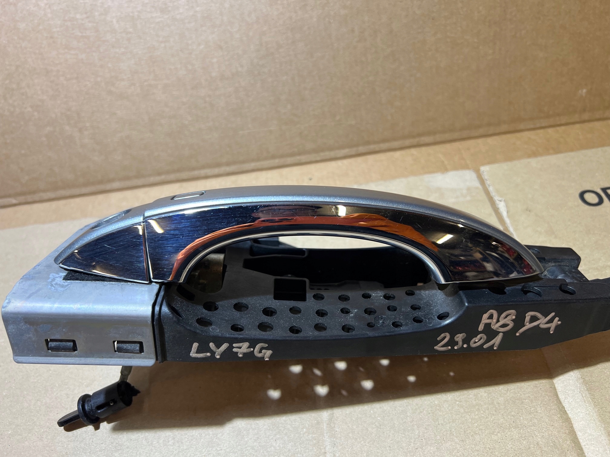 AUDI A8 D4 handle LY7G left front PODSWIETLENIE KEYLESS GO