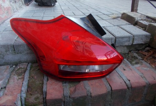 FORD FOCUS MK3 LIFT 14+ HB LEWA TYLNA LAMPA ZWYKŁA ORYGINAŁ