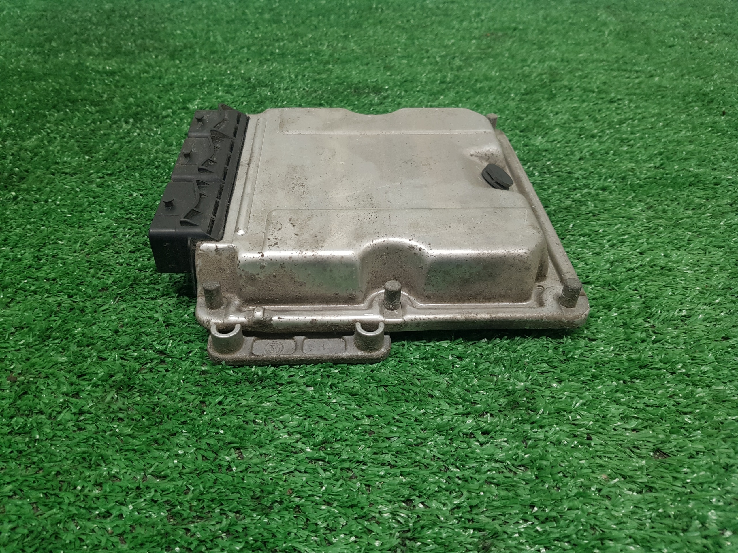 computer of the engine control unit RENAULT TRAFIC 2 0281010632 8200118526