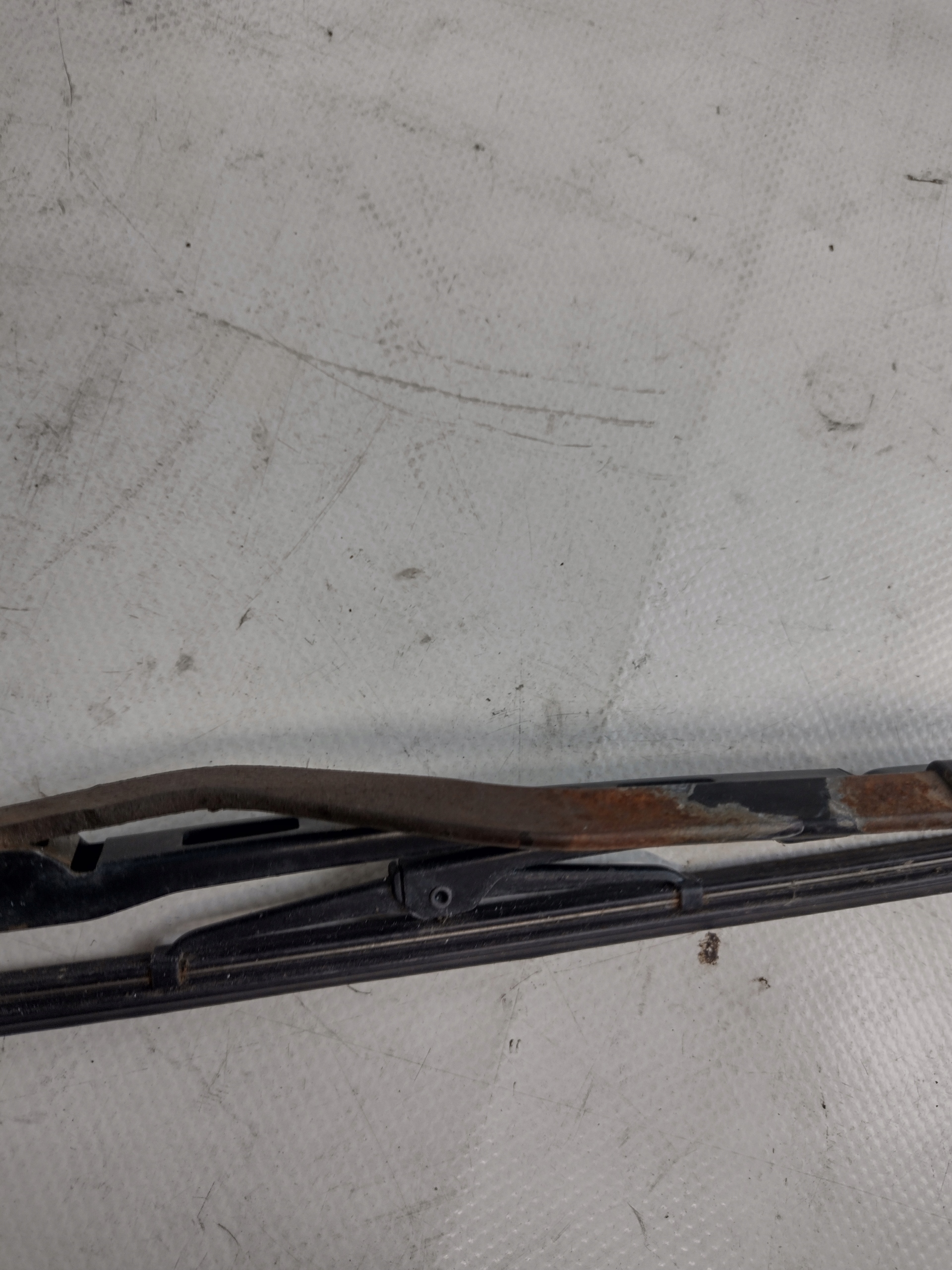wiper arm left front Hyundai Trajet