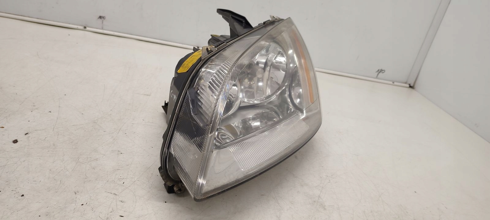 light front front left Ford C-MAX