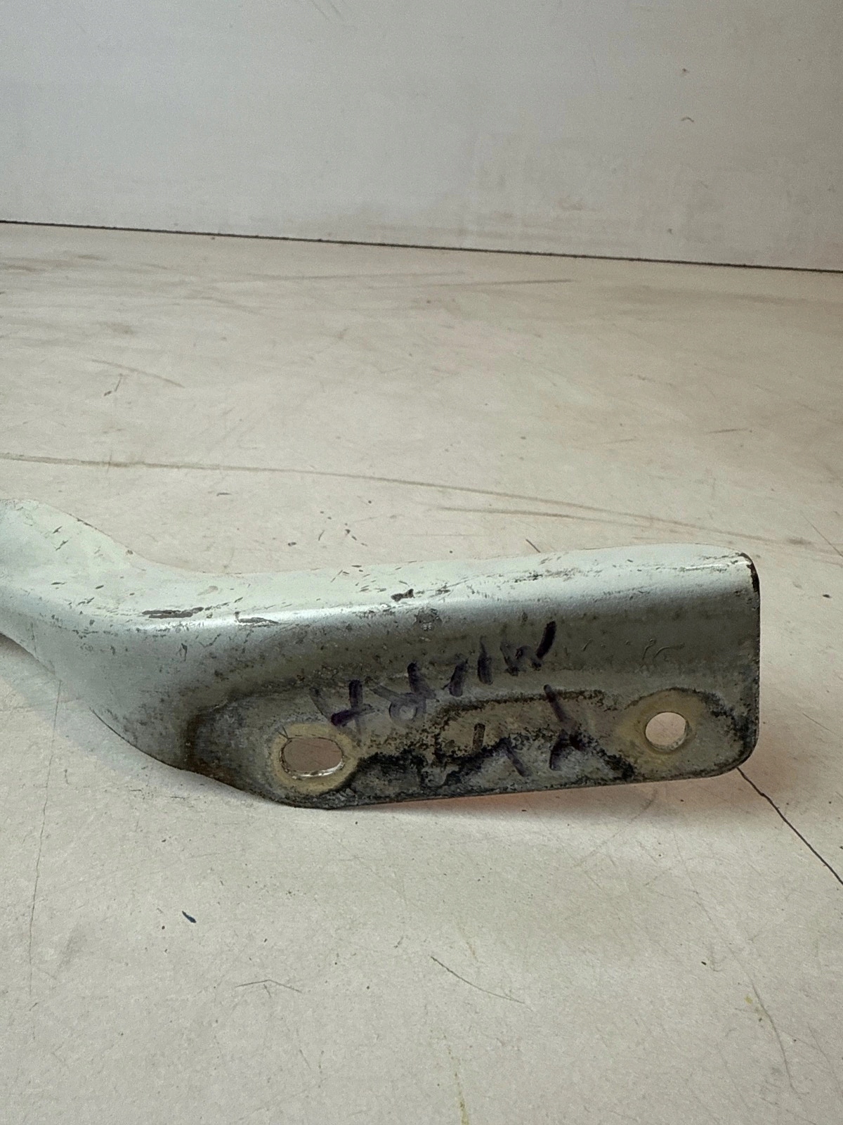 hinge bonnets front front left Nissan Micra K13