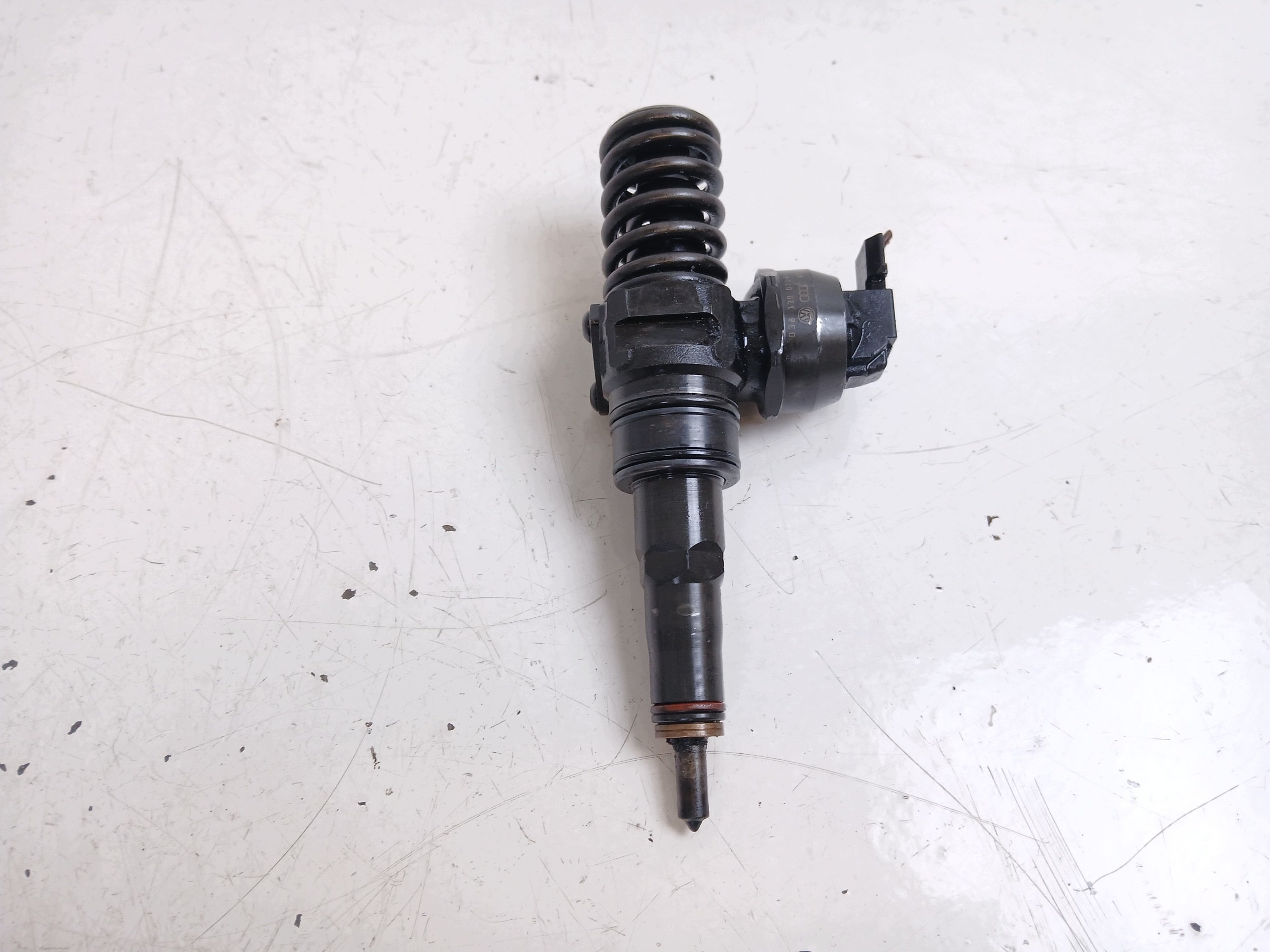 VW PASSAT B5 LIFT OCTAVIA e SHARAN e 1.9 TDI iniettore 038130073BA