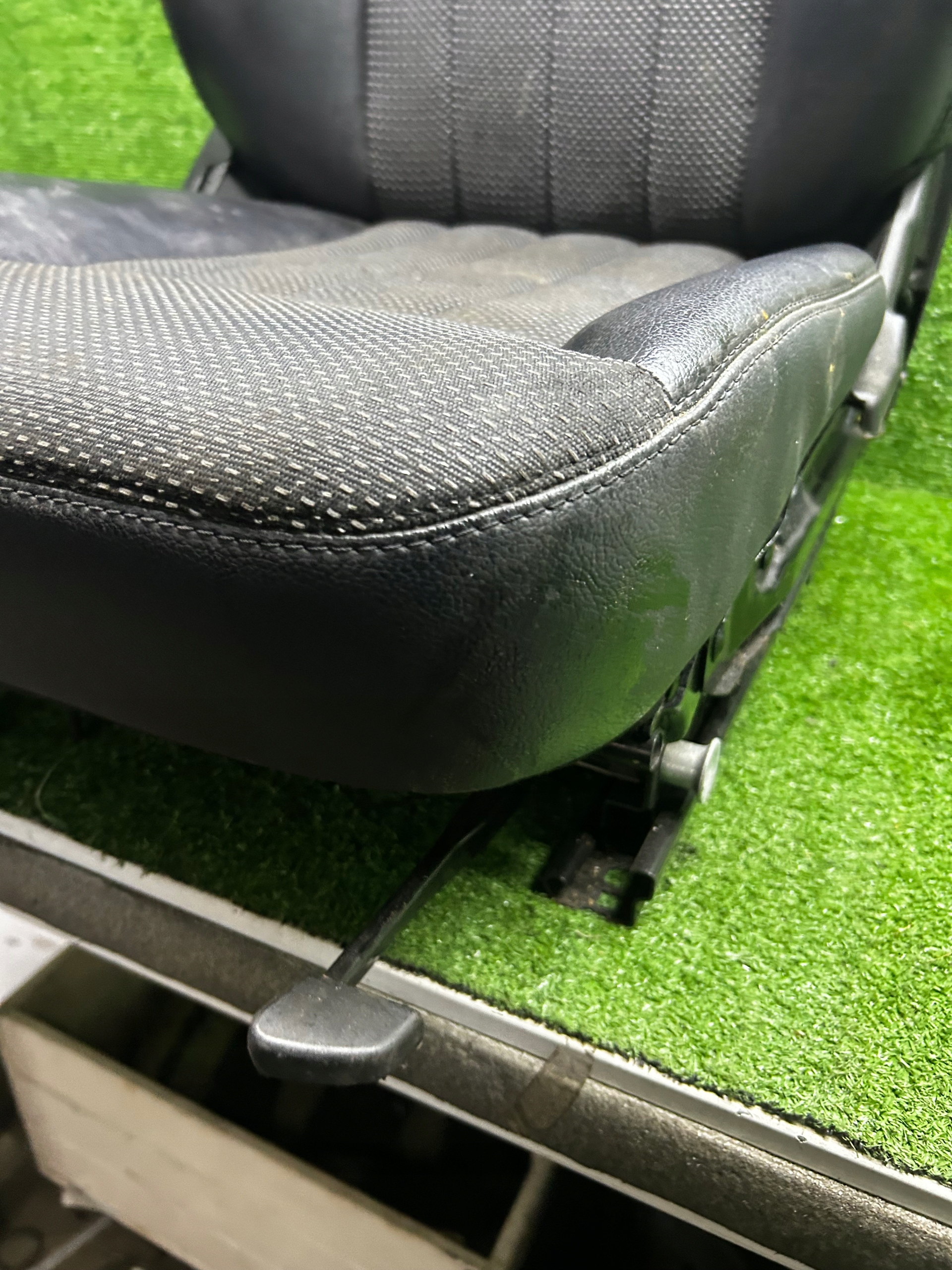 seat MERCEDES W251 R right of the passenger front front