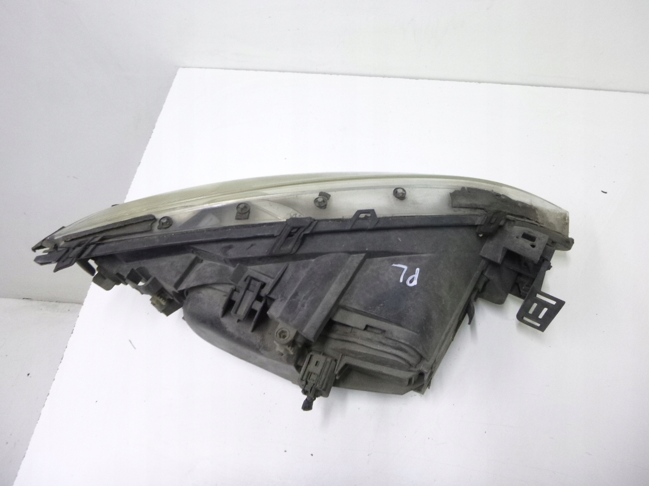 light front Ford Mondeo III 2002r.
