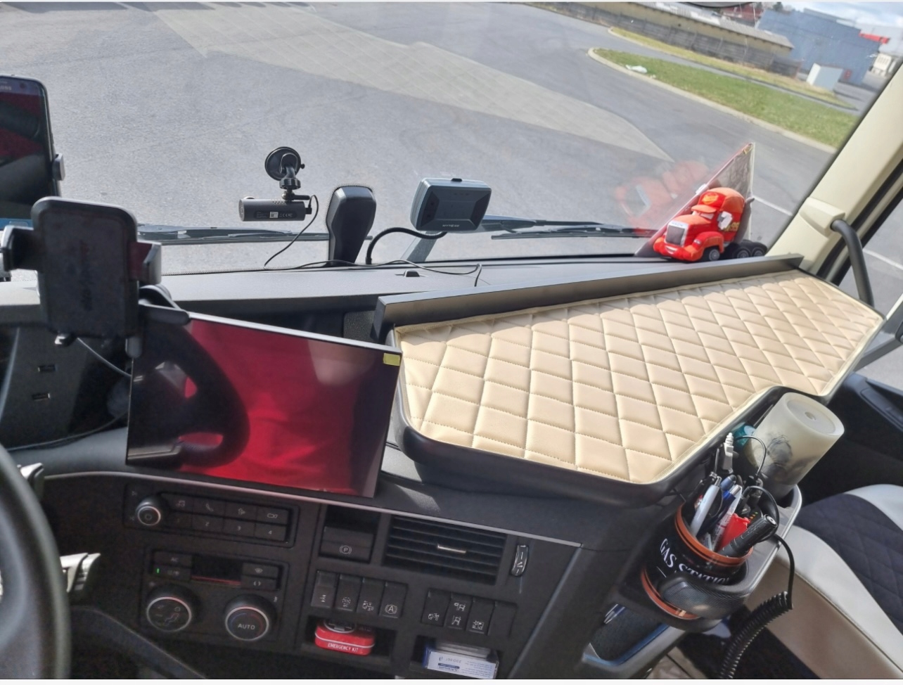 Police Stolek na kokpit Tir Volvo Fh 5