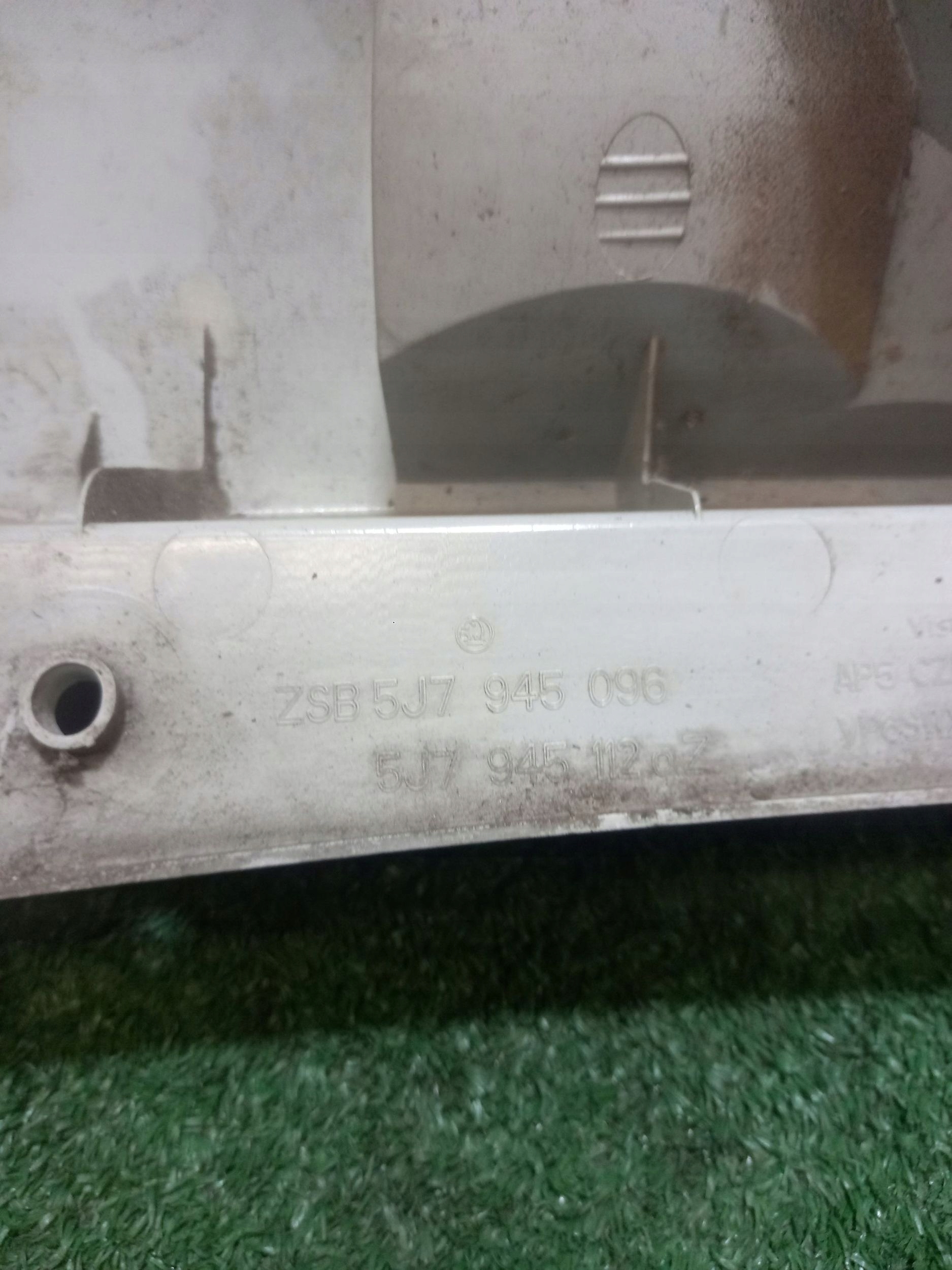light rear GENUINE Skoda Roomster (5J) 5J7945096
