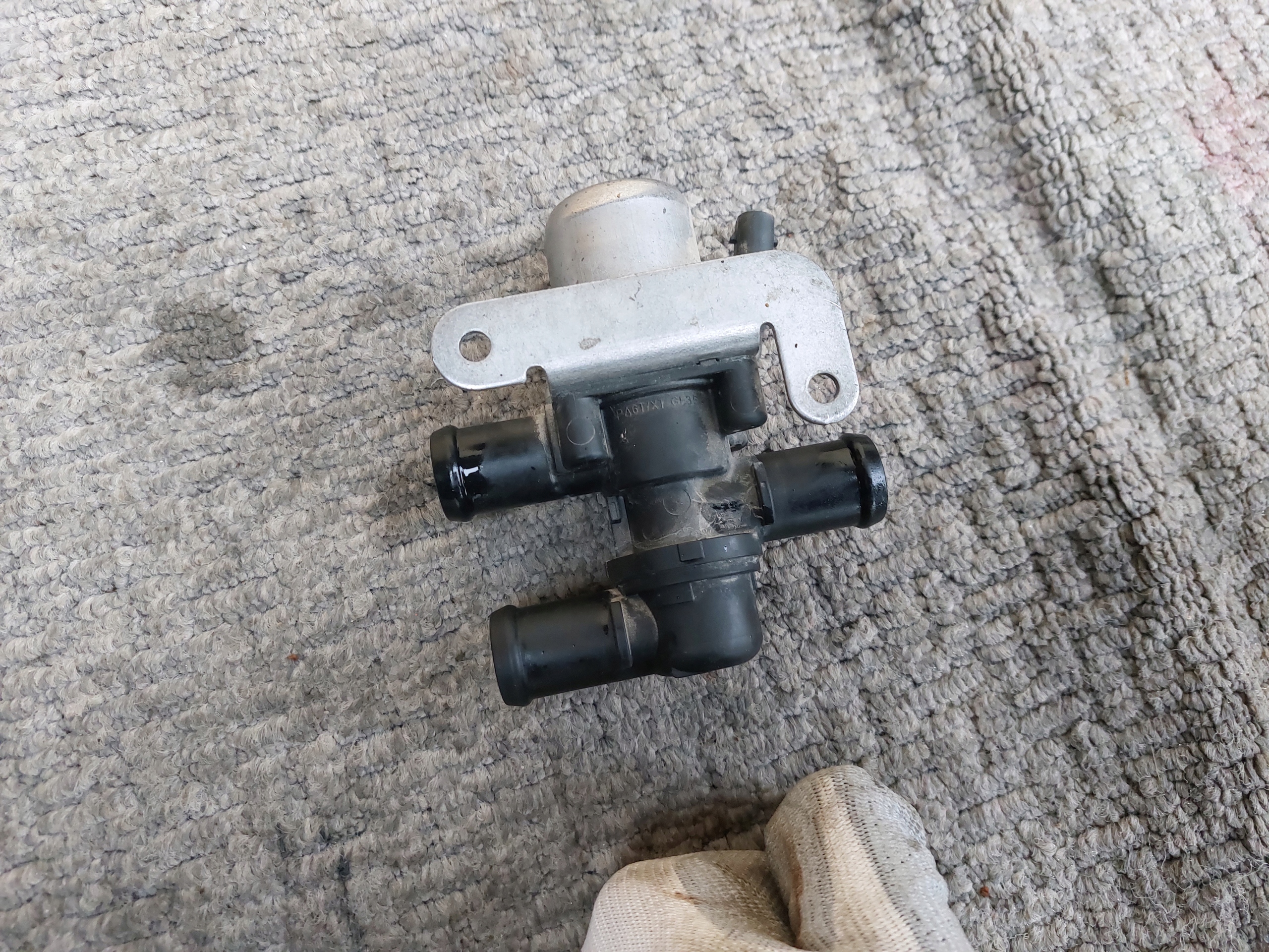 elektroventil ventil vode 5Q0906457C Audi Passat B8 21r