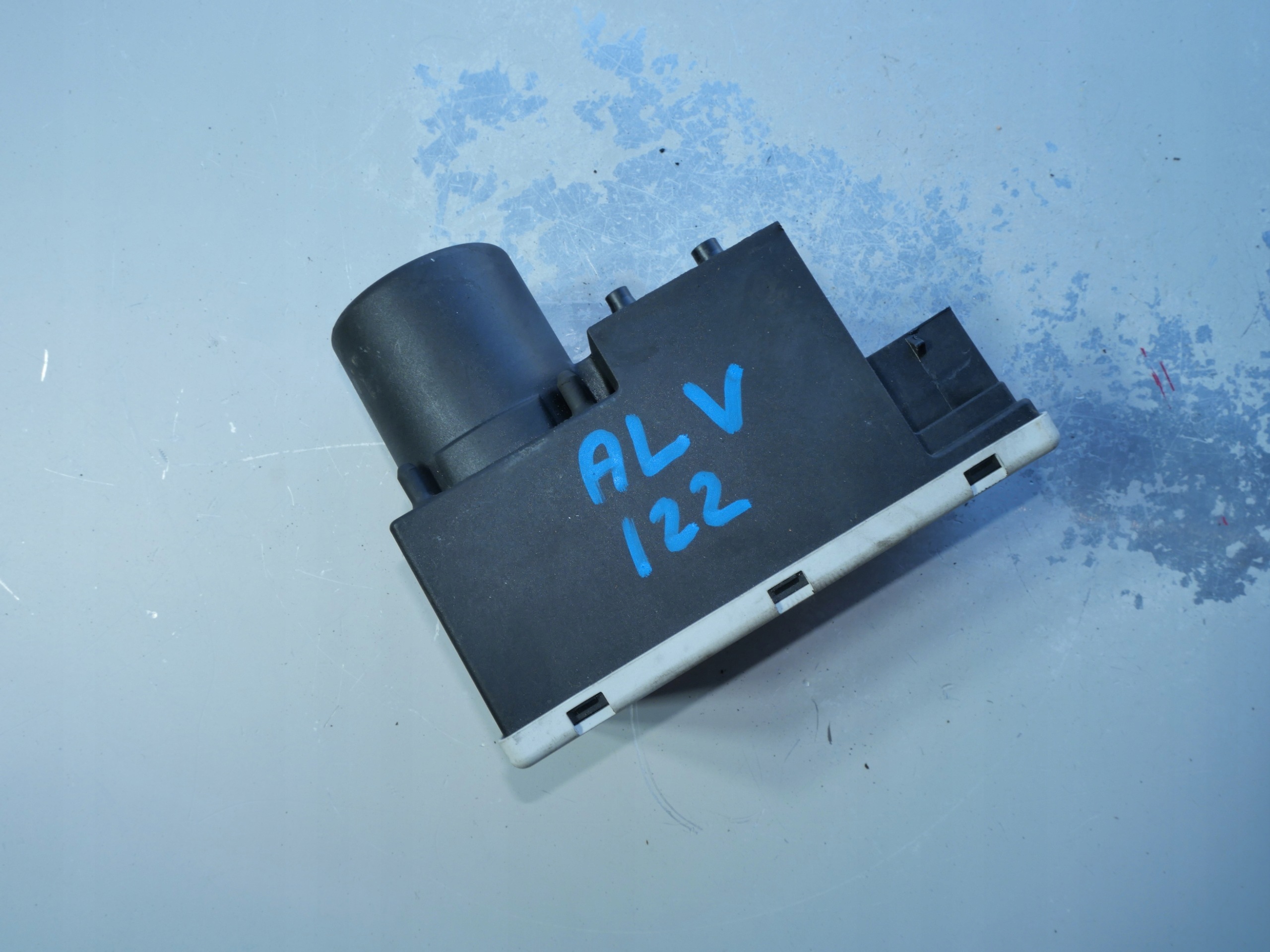 AUDI pump compressor; central of a lock 8D0862257B