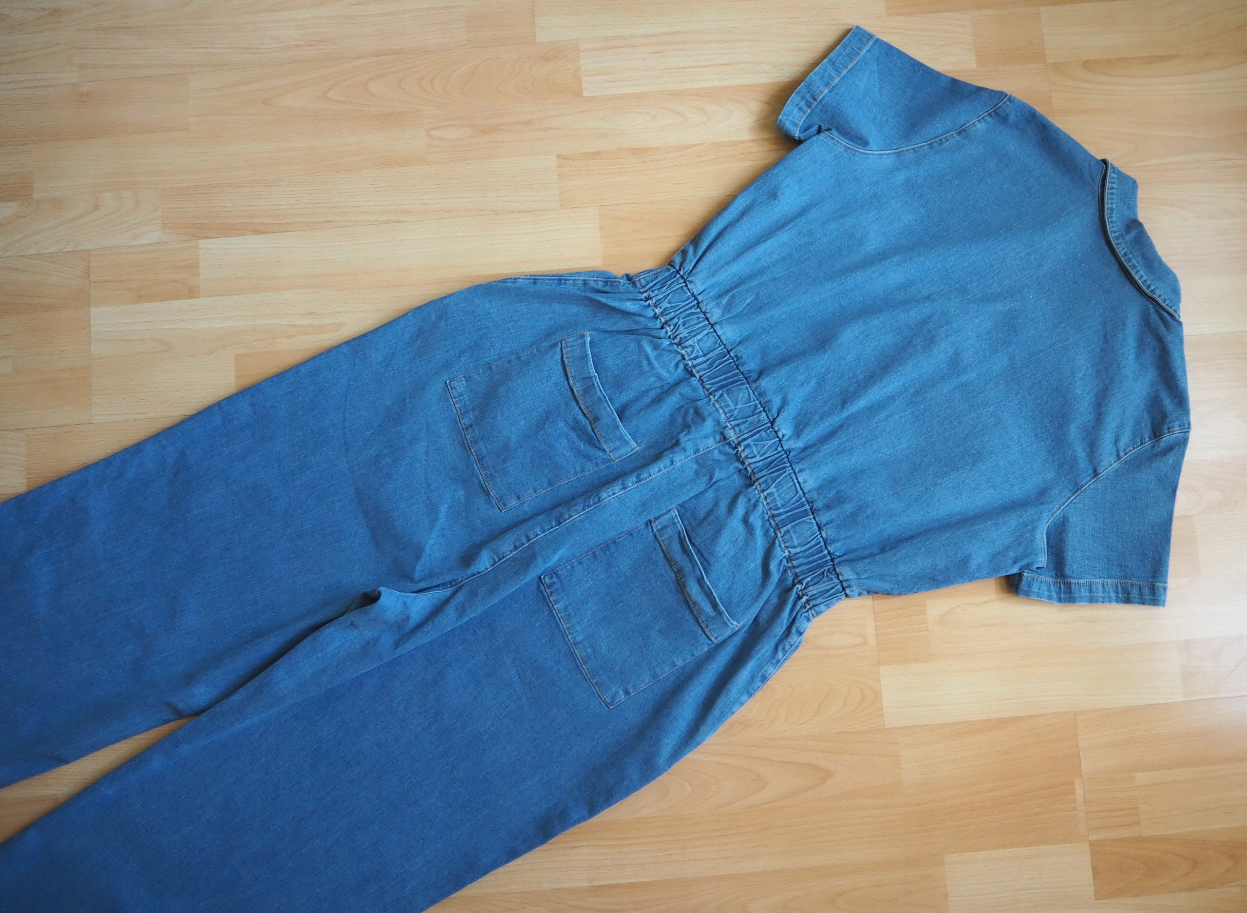 JEANSOWY KOMBINEZON ZE STRETCHEM NOWY __ R. 44/XXL Dekolt kołnierzyk