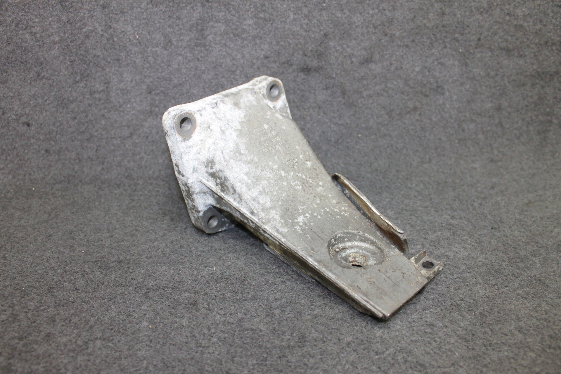 BMW E60 E63 M5 M6 S85B50A V10 5.0i engine mount right - 2282634