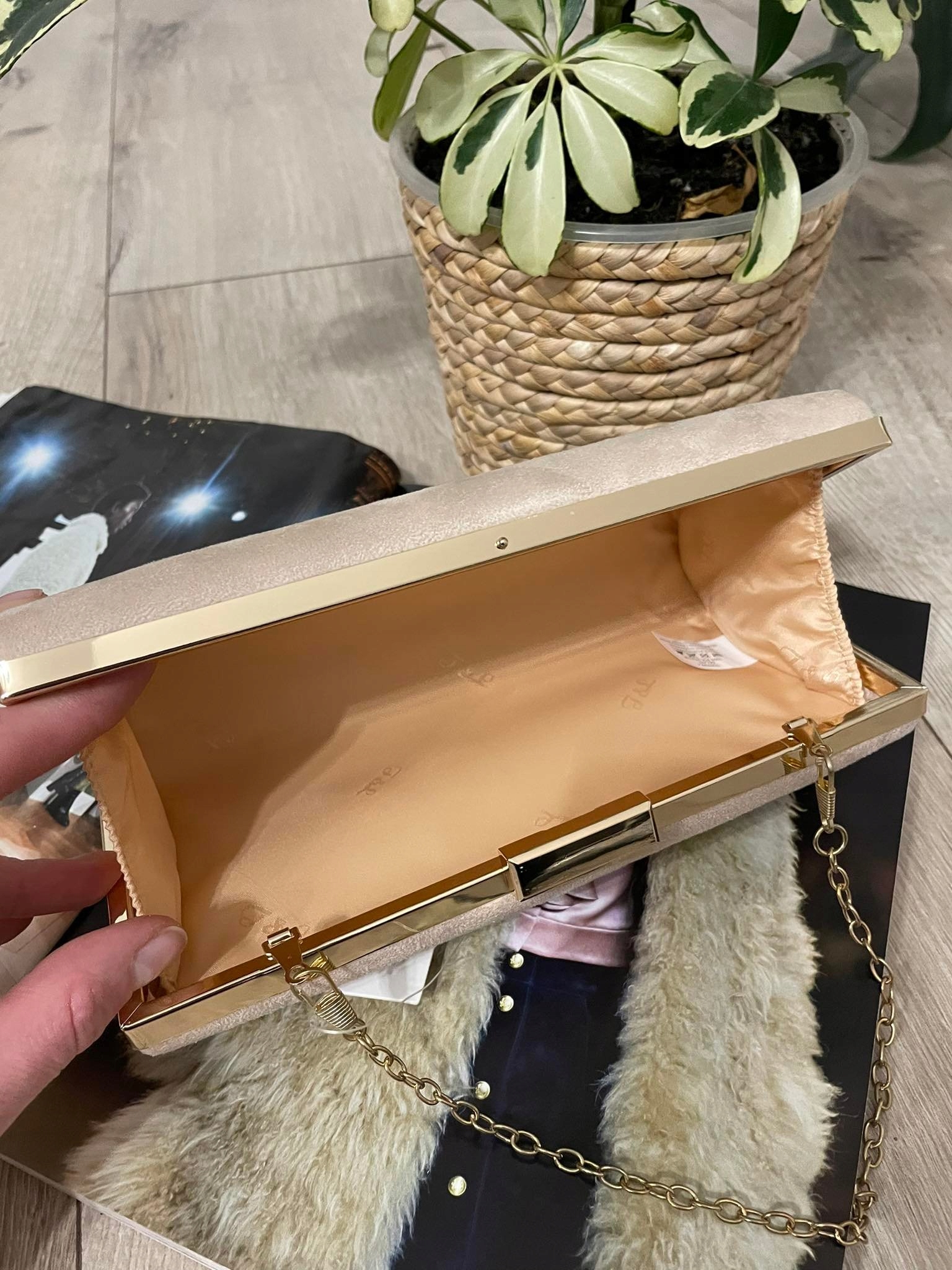 ZAMSZOWA TOREBKA KOPERTÓWKA PUZDERKO NUDE PINK Cechy dodatkowe brak