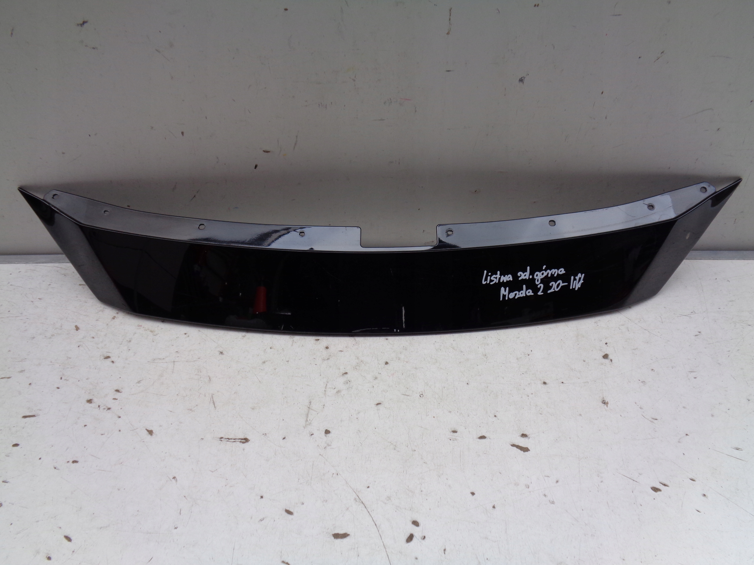 lišta nárazníku Horn maska MAZDA 2 20- LIFT