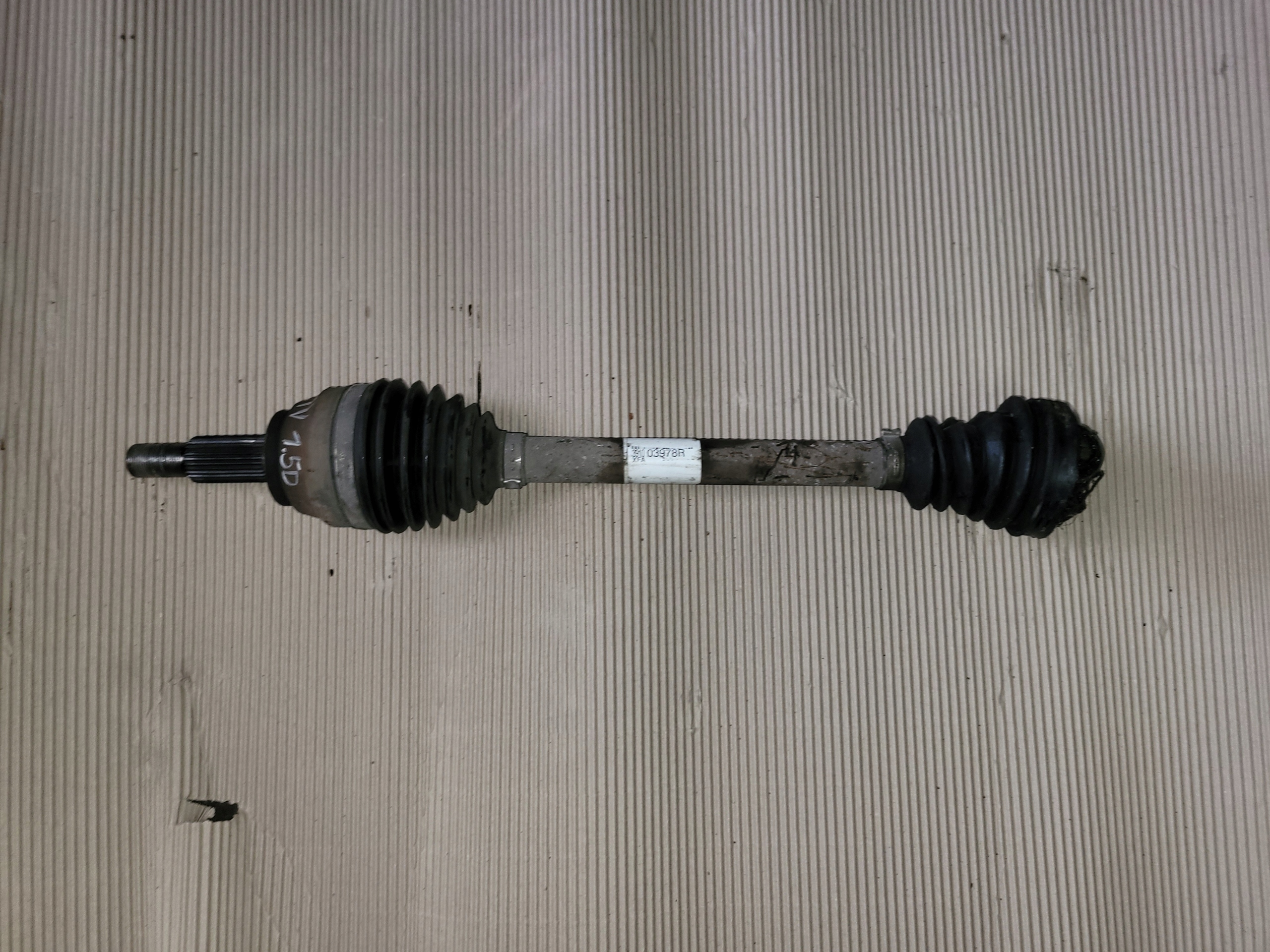 ПОЛУОСЬ ПРАВЫЙ SCENIC IV 1.5 D 391003978R