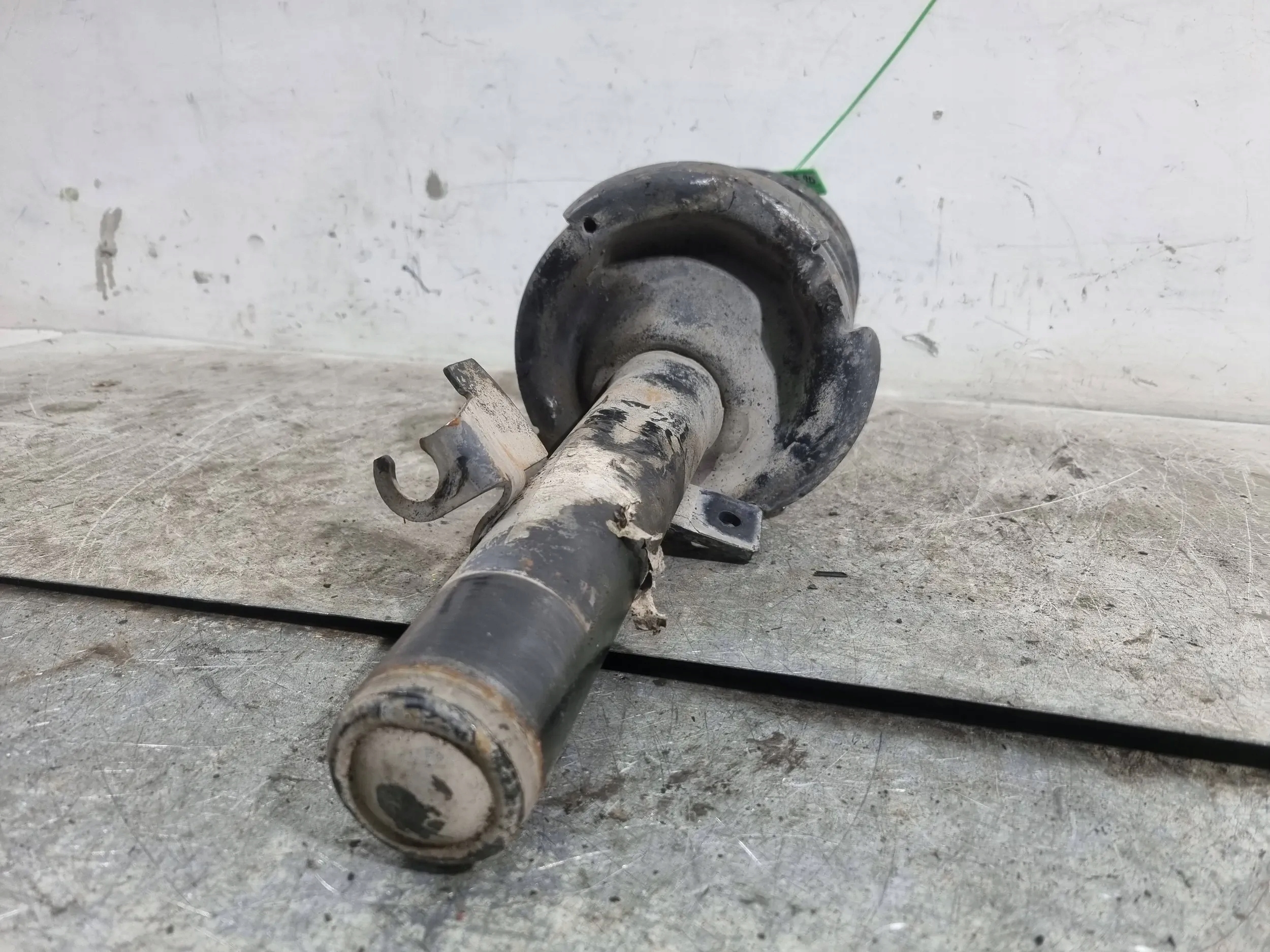 shock absorber front left 3M51-18K001-CBK FORD C-MAX and MK1 FOCUS MK2