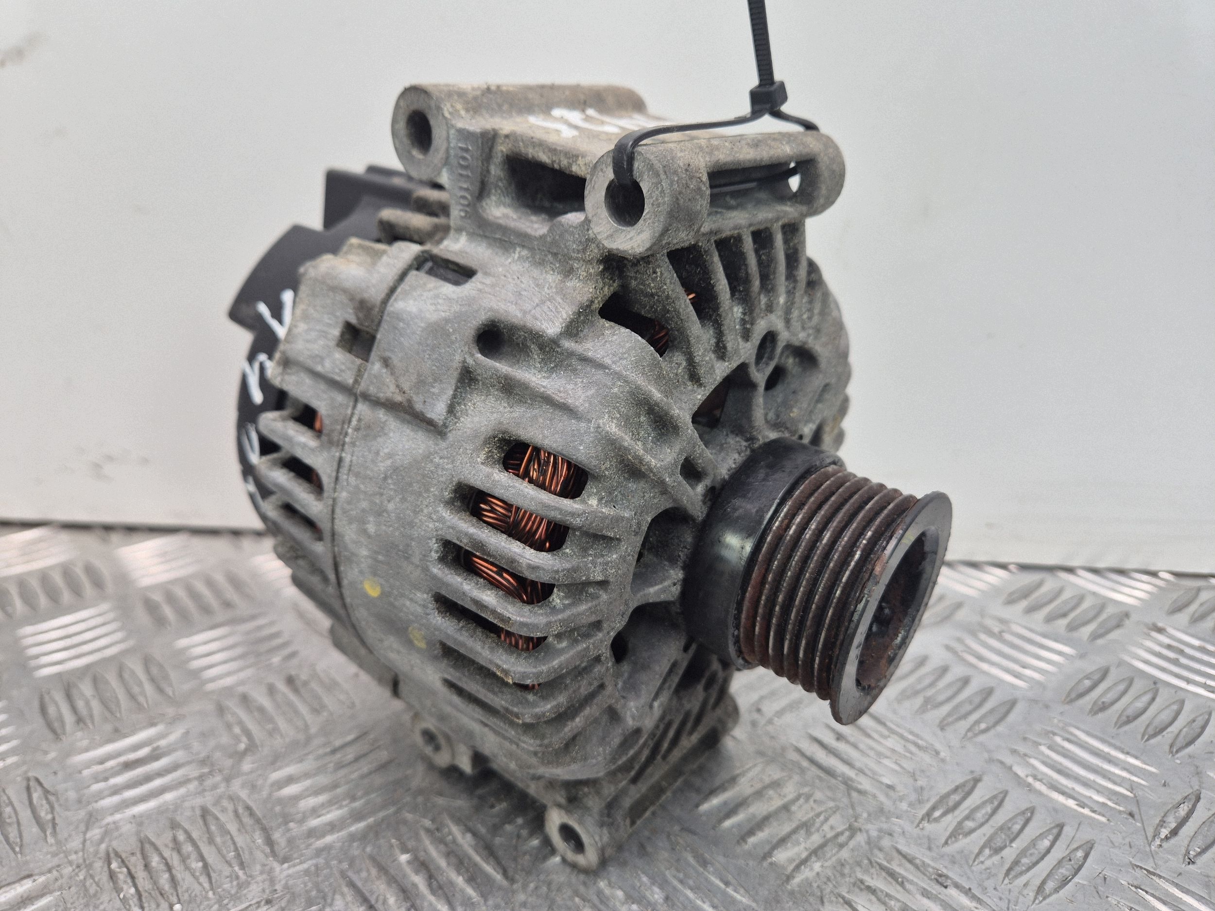 Mercedes C220 CDI C204 2.2 alternator A0009060401