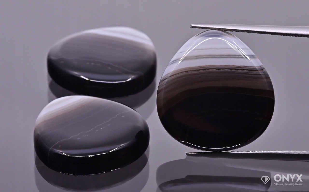 Onyx pruhovaný kabošon Komplet bilion 18x17 mm