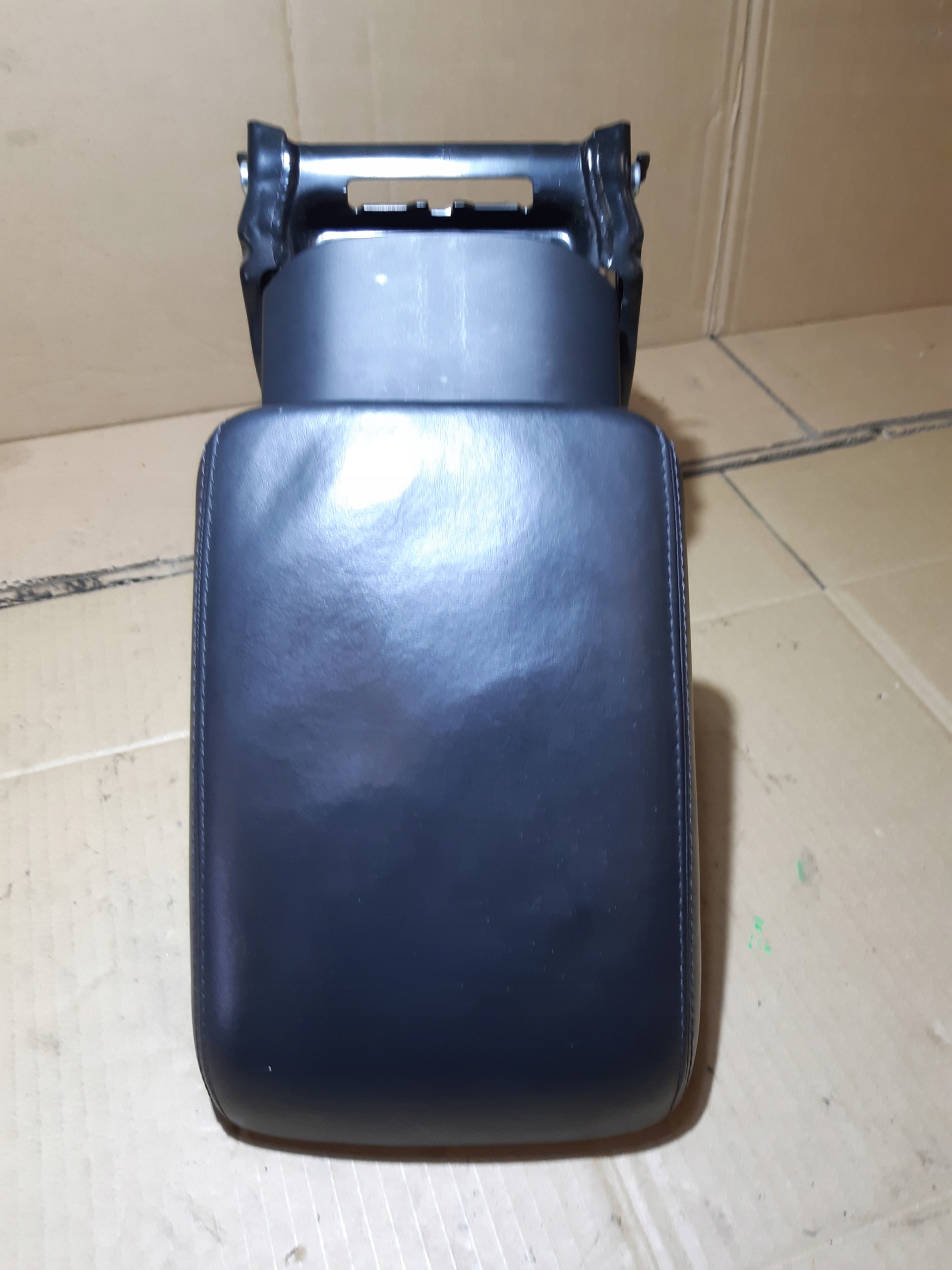 AUDI A5 8T A4 B8 TUNEL armrest central leather 8K0864283