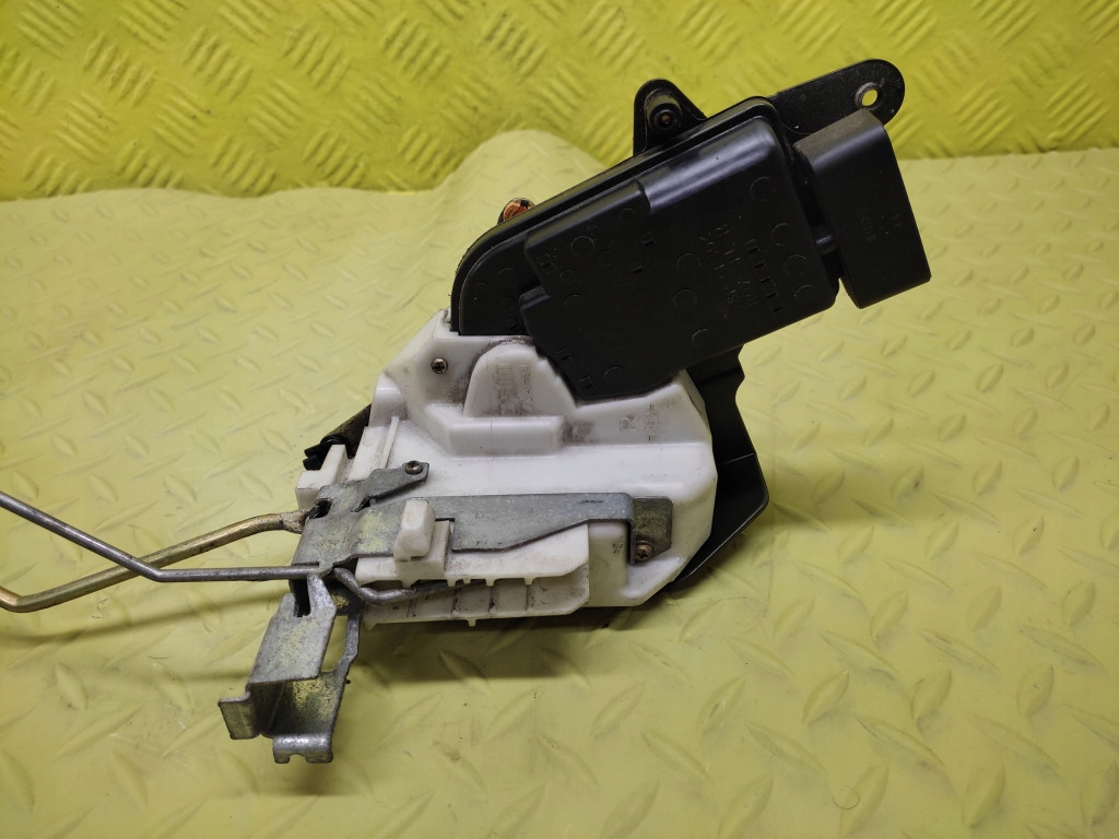 SUZUKI LIANA and lock door right front