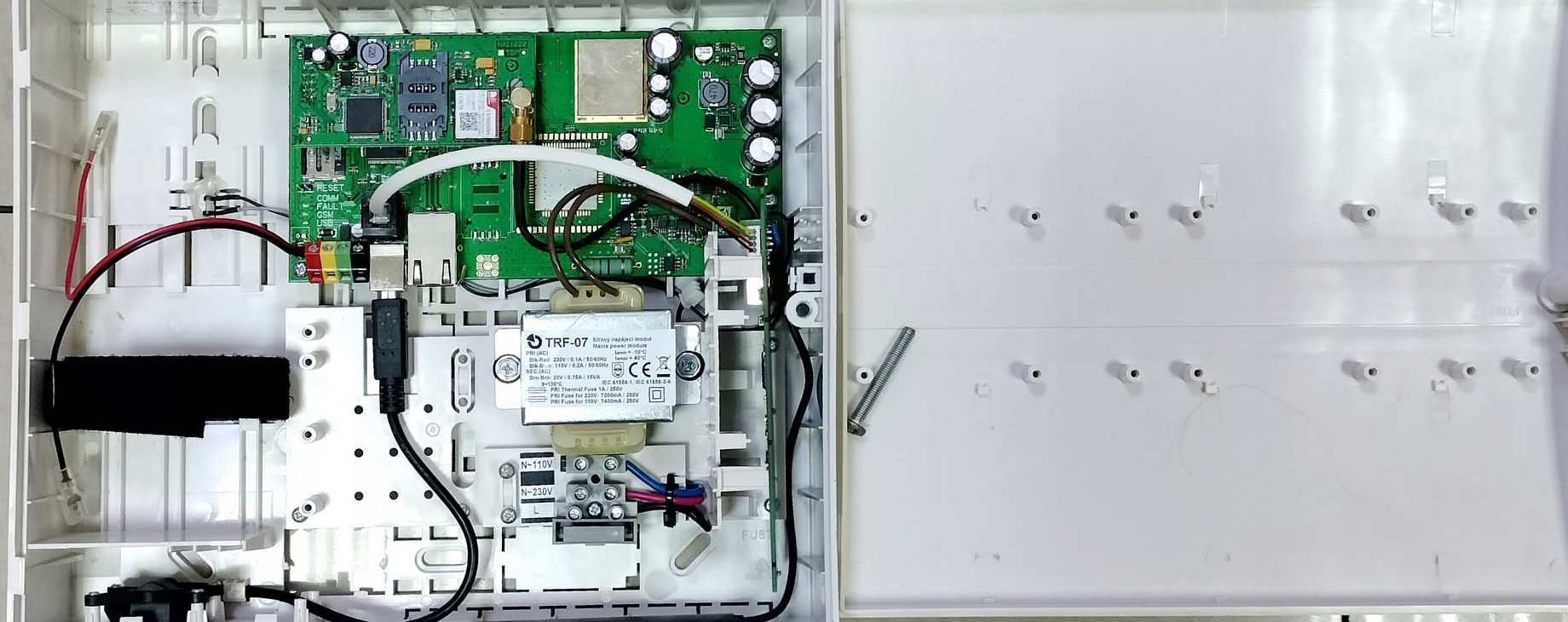 Centrala alarmowa z wbudowanym modułem komunikatora LAN JA-100K JABLOTRON