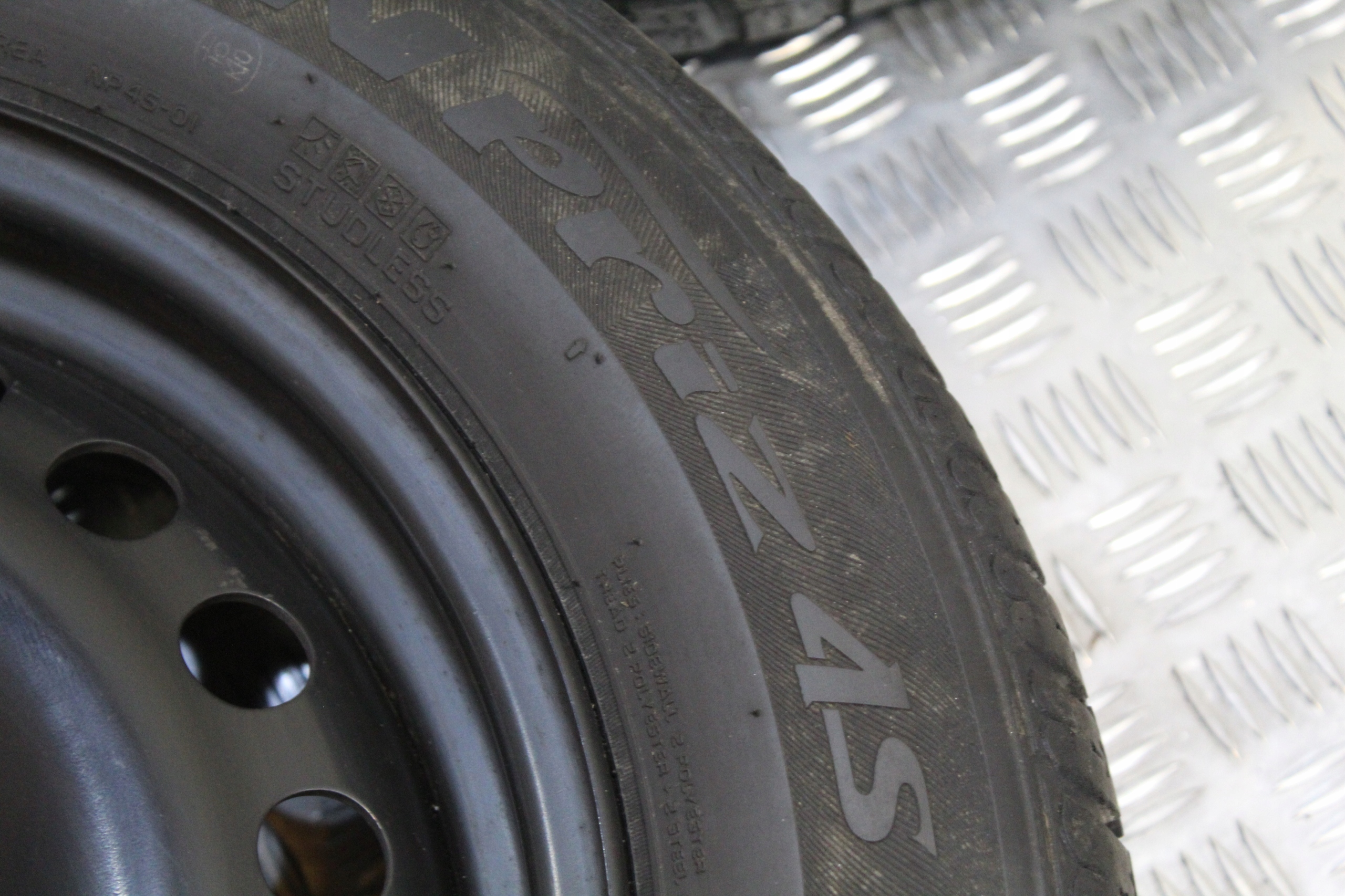 wheels discs tyres 205/60 R16 VOLVO V70 III 3