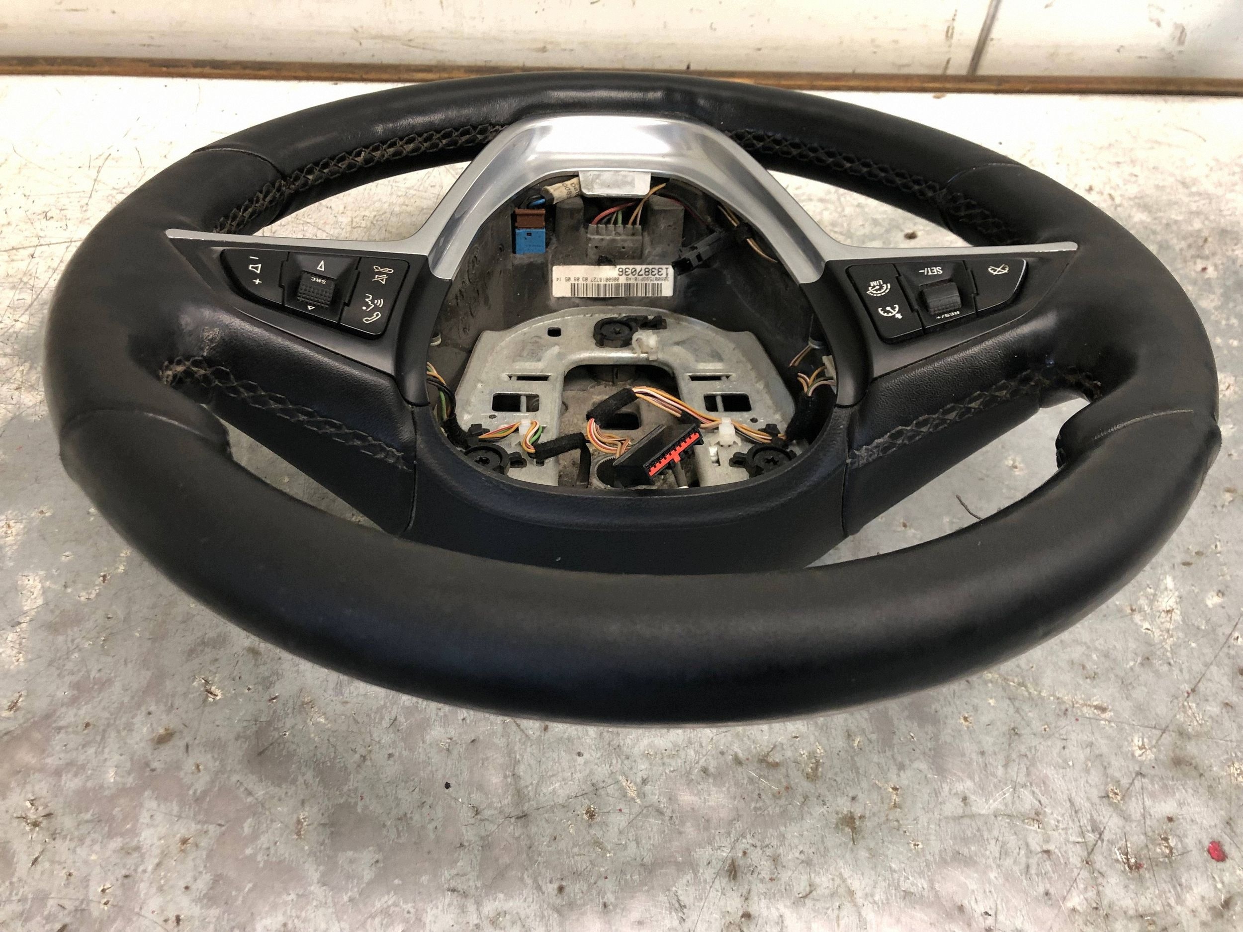lenkrad Leder MULTIFUNKCJA OPEL ASTRA J 13387036