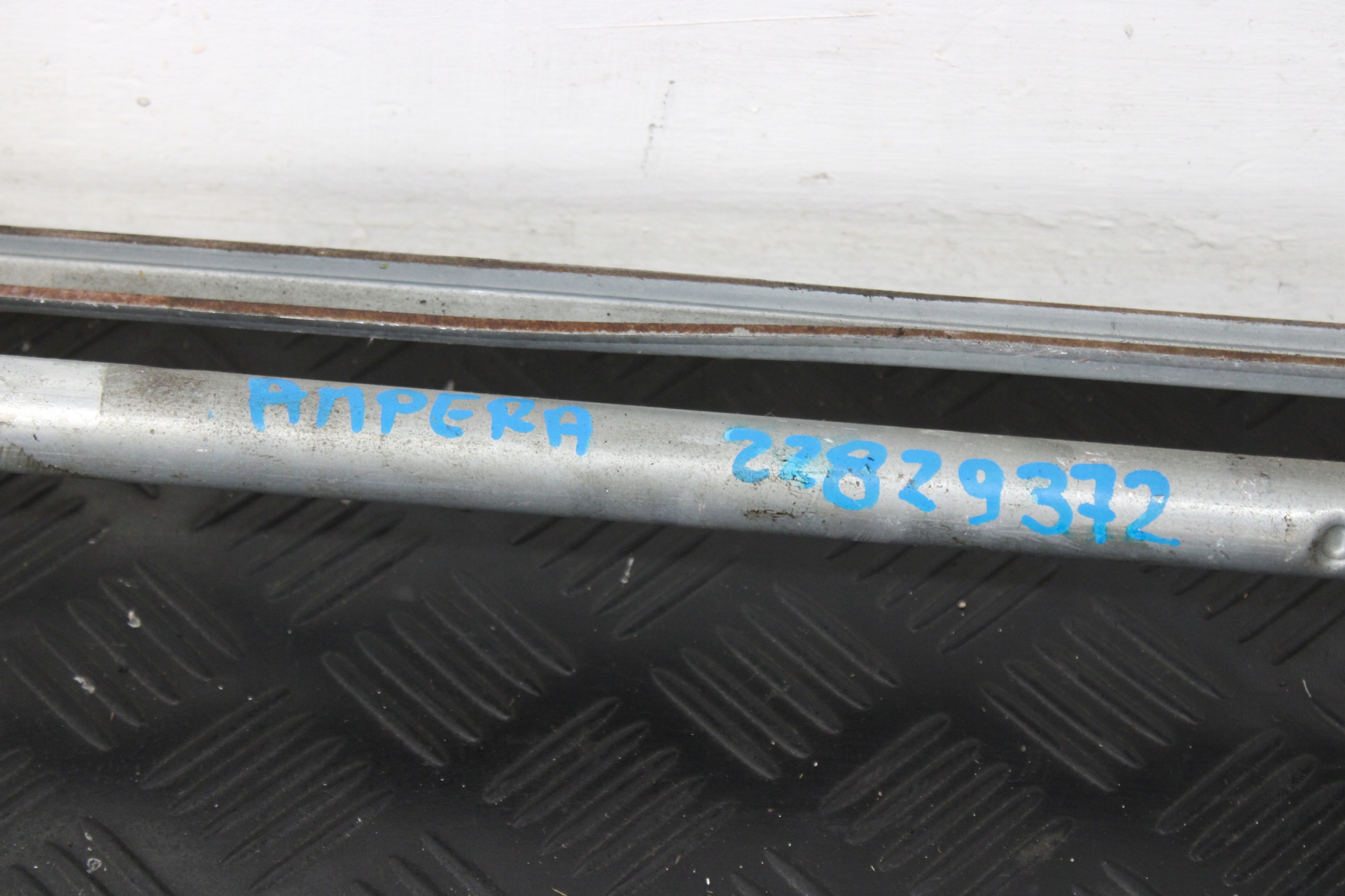 Wischergestänge 22829372 OPEL AMPERA 1,4 BENZ