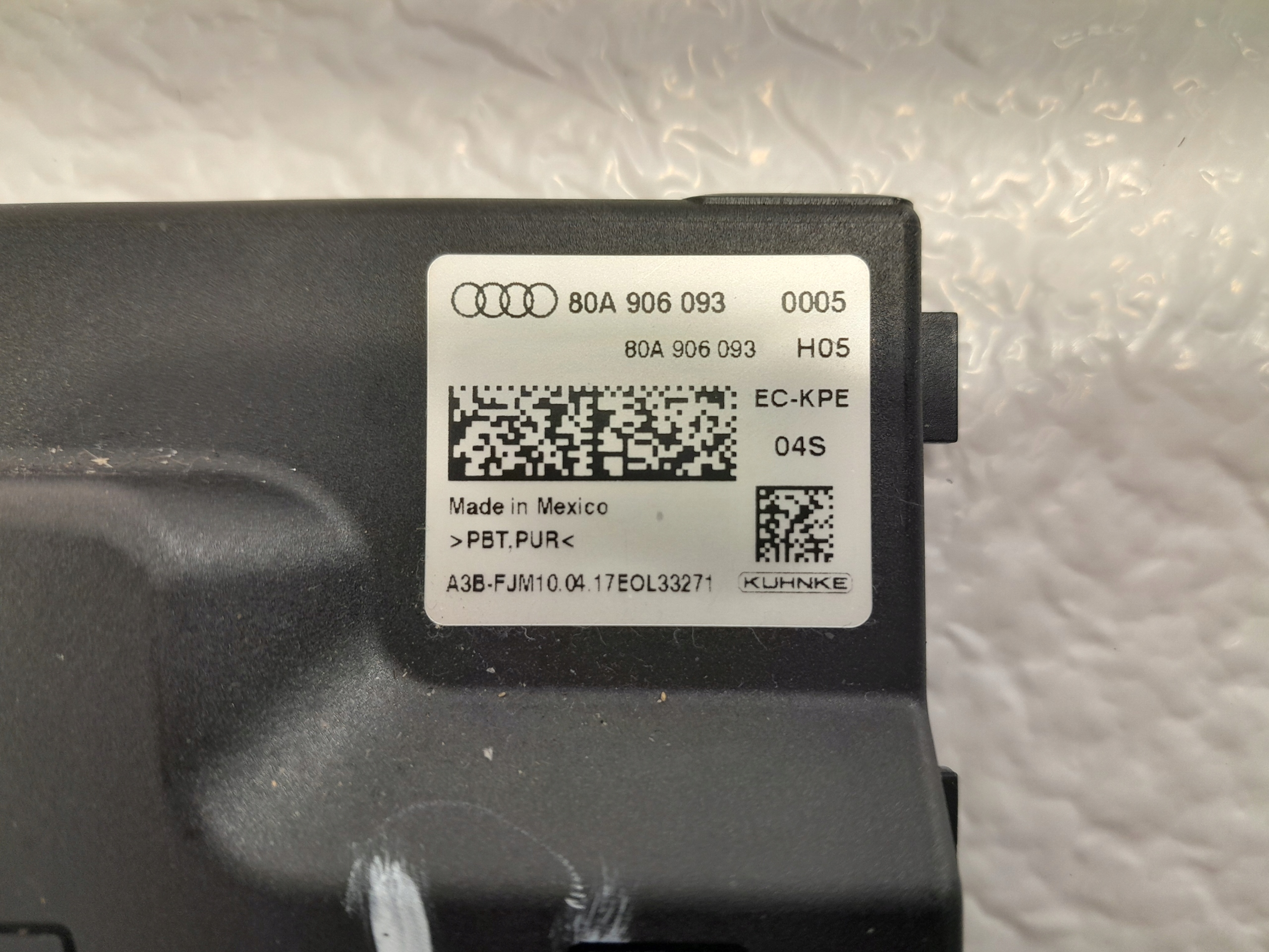 AUDI Q5 II 80A Bedienteil POMPY des Kraftstoffsbehälters 80A906093