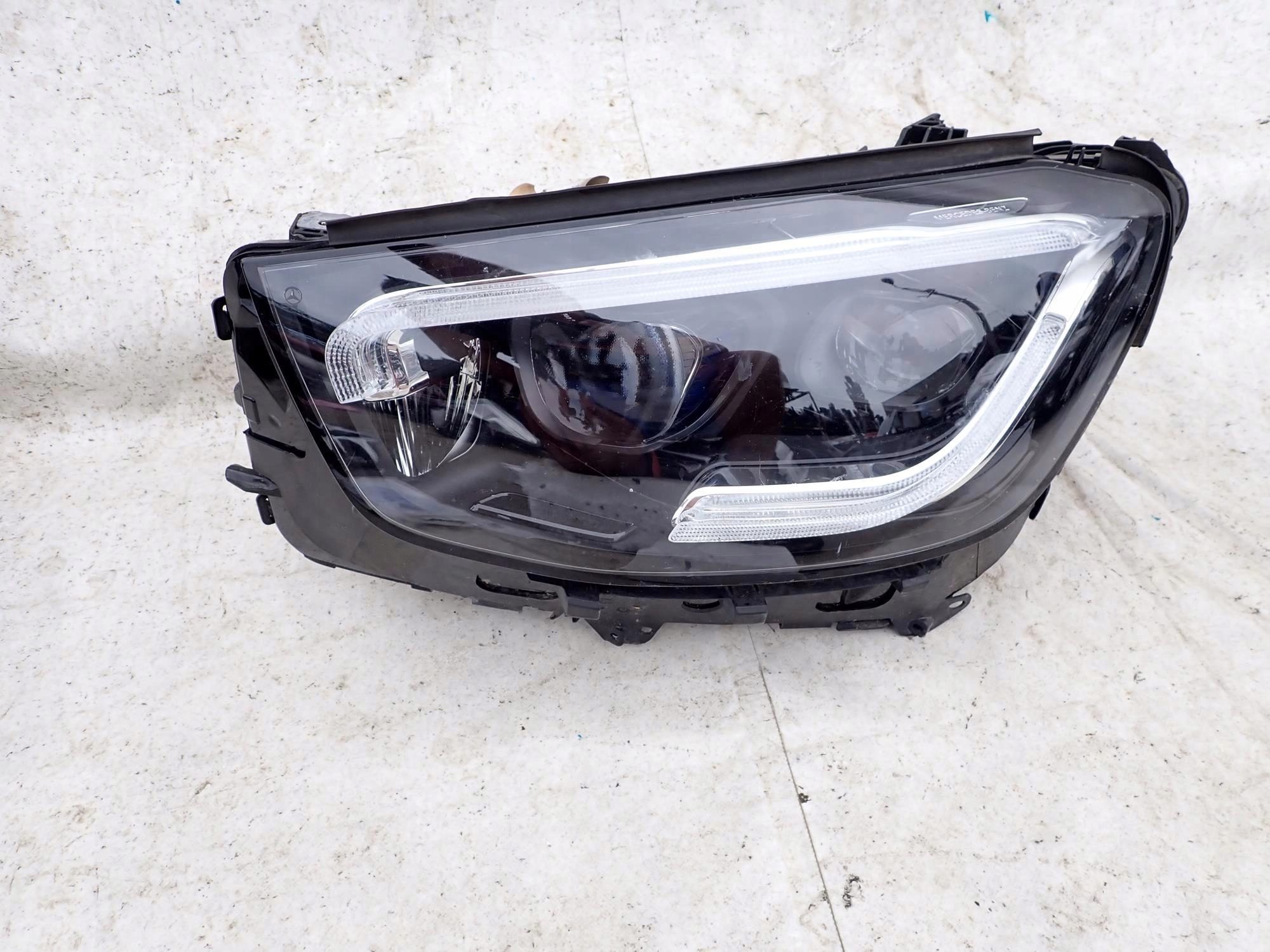 MERCEDES GLC and 1 X253 LIFT 19-22 light front front left