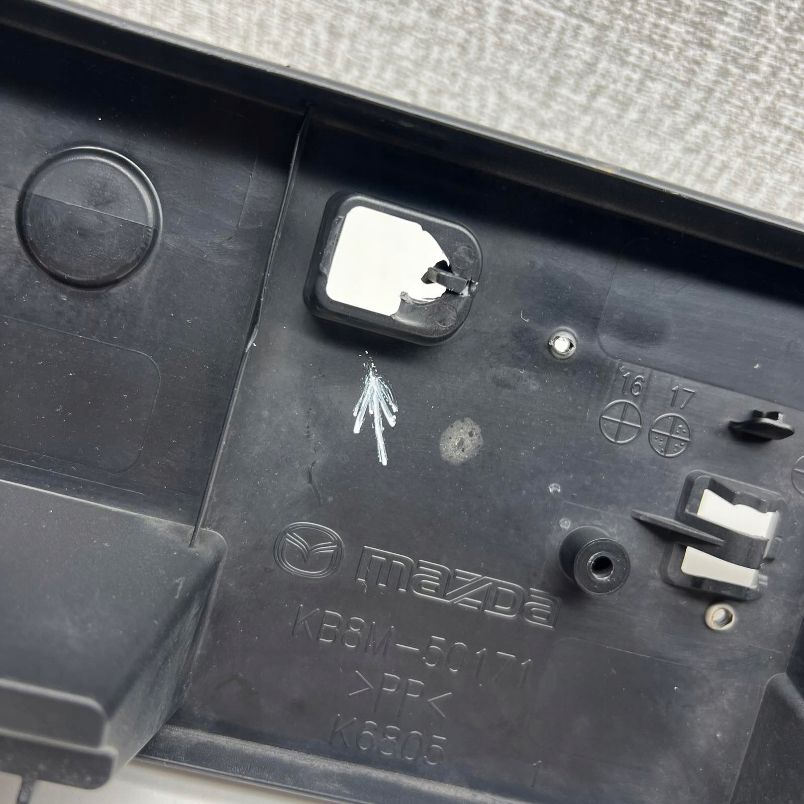 MAZDA CX-5 KF II LIFT 2017-2022 holder signs front KB8M-50171