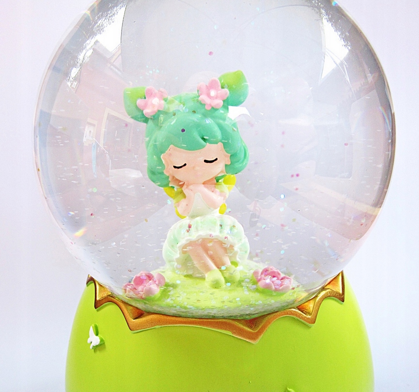 POZYTYWKA KULA ŚNIEŻNA DZIEWCZYNKA KWIATY MOTYLE WIELOKOLOROWA Stan opakowania oryginalne