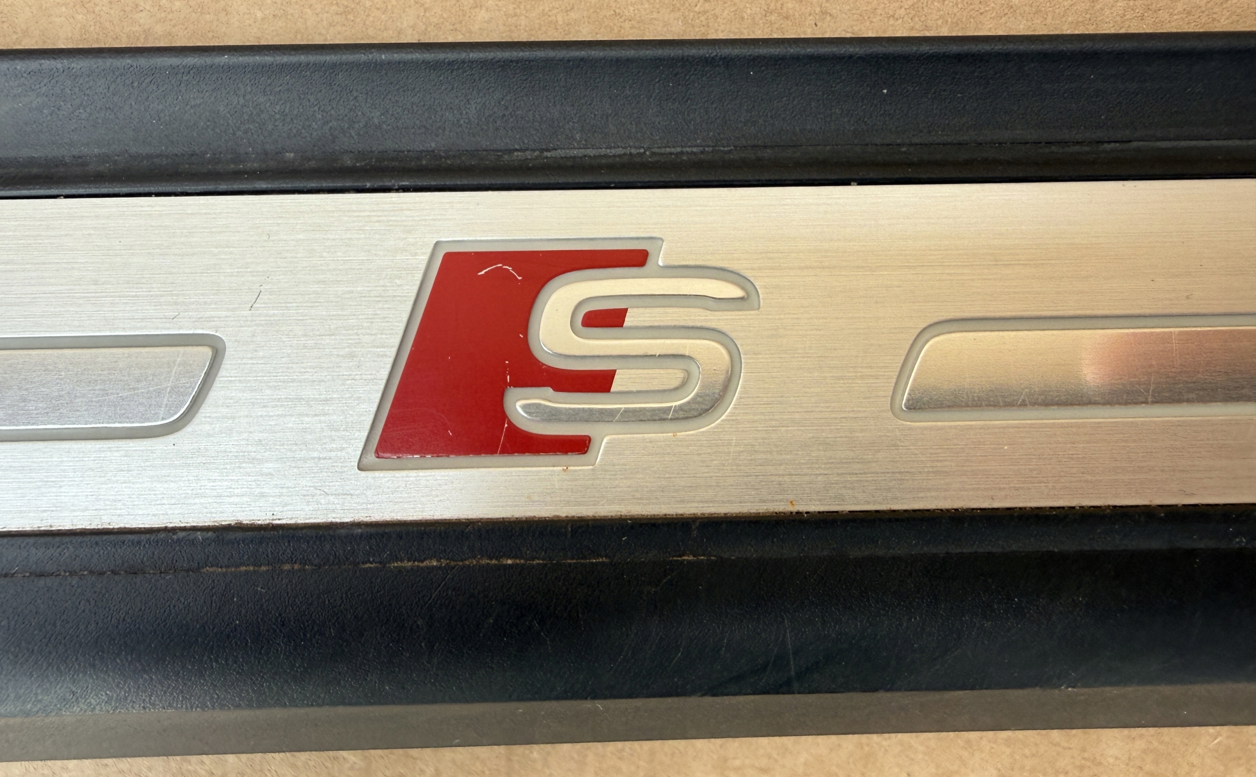 cap moulding threshold AUDI Q8 4M8947406A right front original