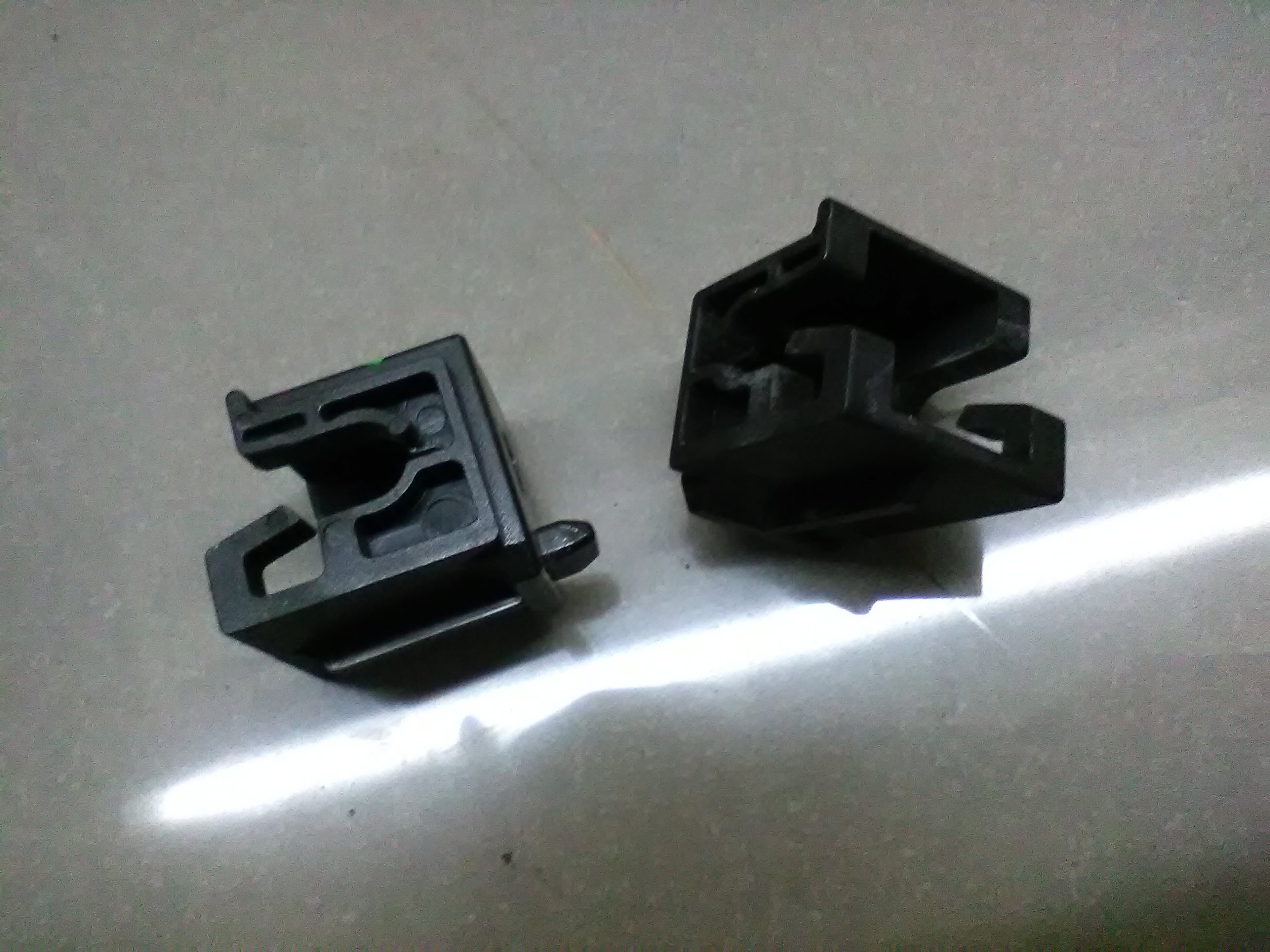 KIA RIO III IV СЛАЙД КРЕПЛЕНИЕ ЛАМПЫ 2011-