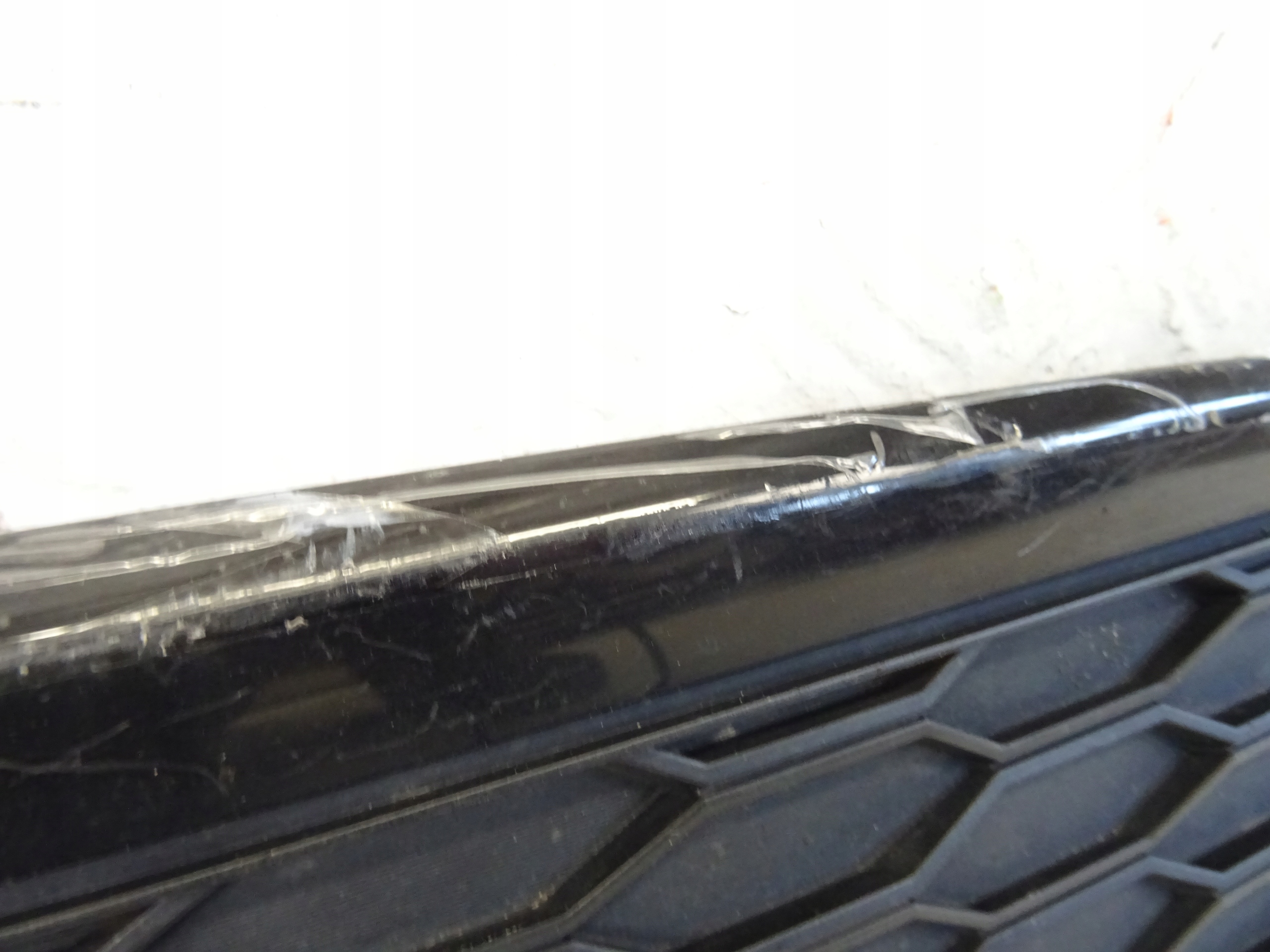 grid of a bumper front front right HONDA CIVIC X 71103-TGG-A2