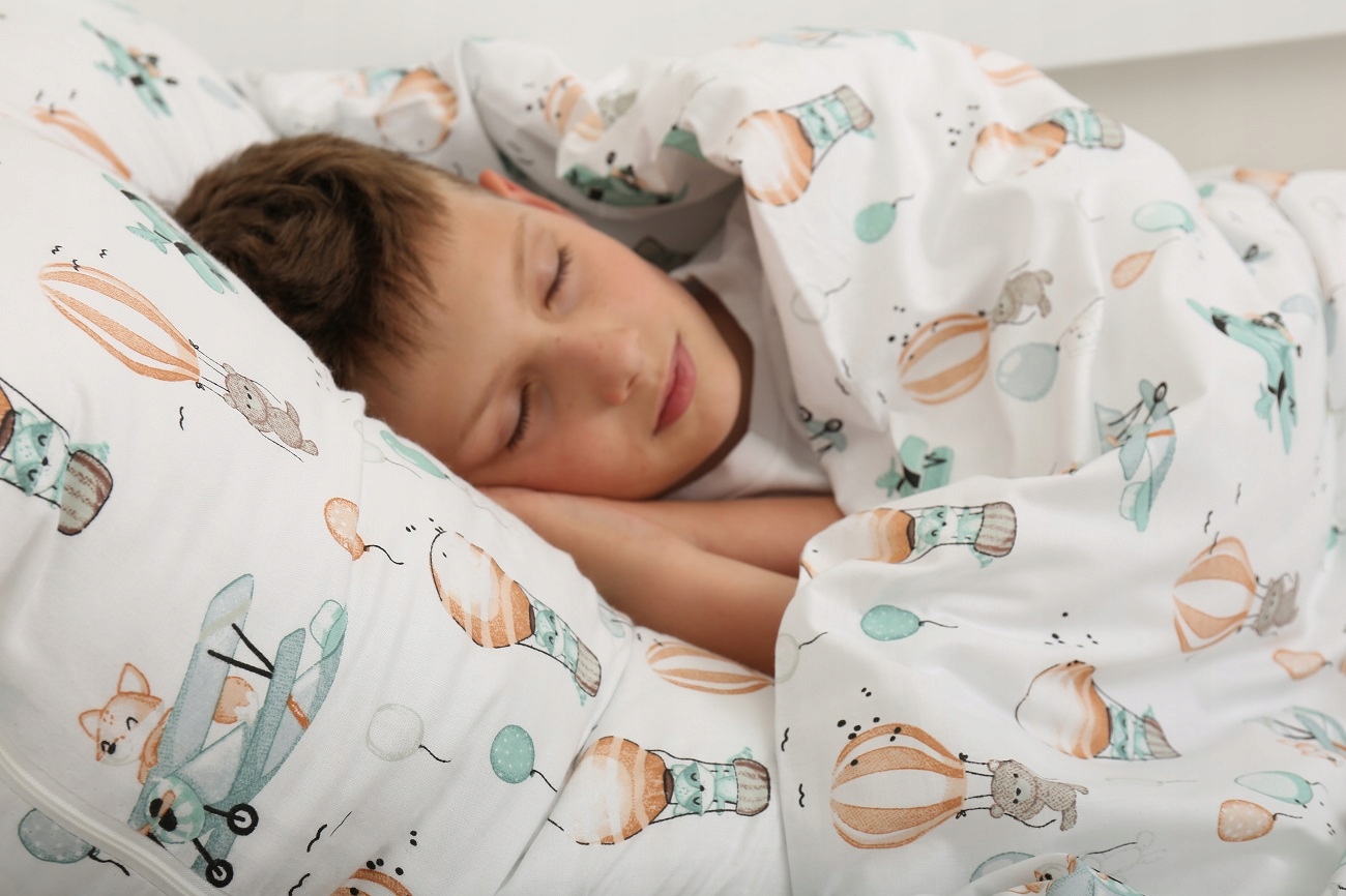 POŚCIEL DZIECIĘCA MŁODZIEŻOWA BABYMAM 140x200 cm Kolor dominujący odcienie niebieskiego