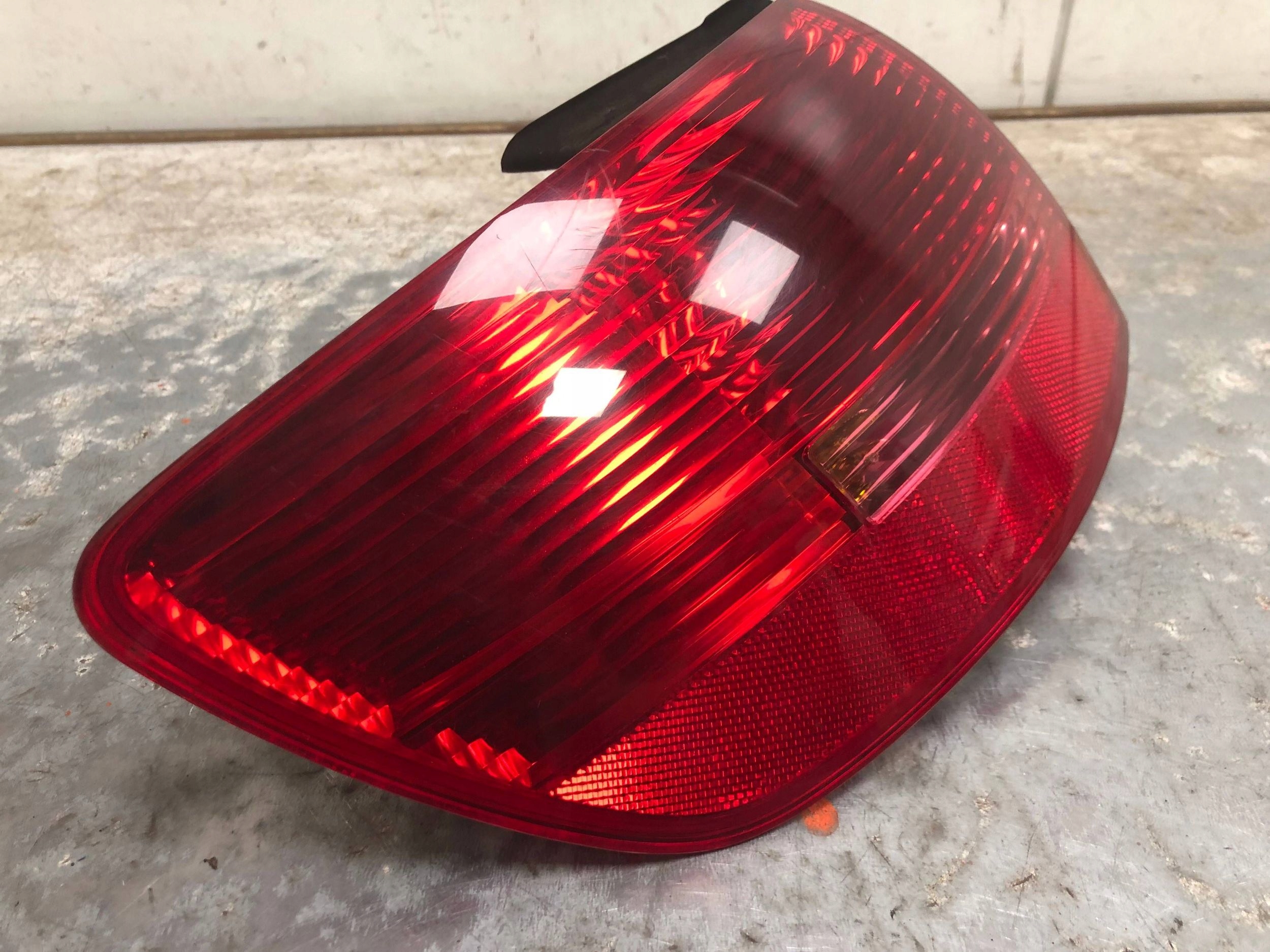 light left rear part AUDI A6 C6 KOMBI 89034302