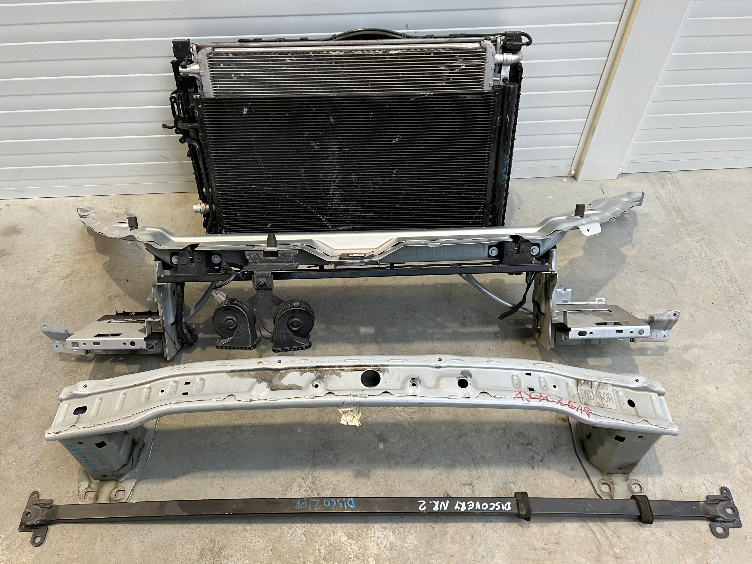 Pas przedni chłodnice Land Rover Discovery Sport