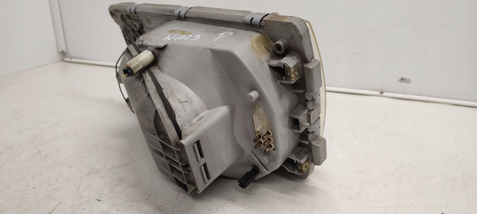 light front front right Mercedes W123