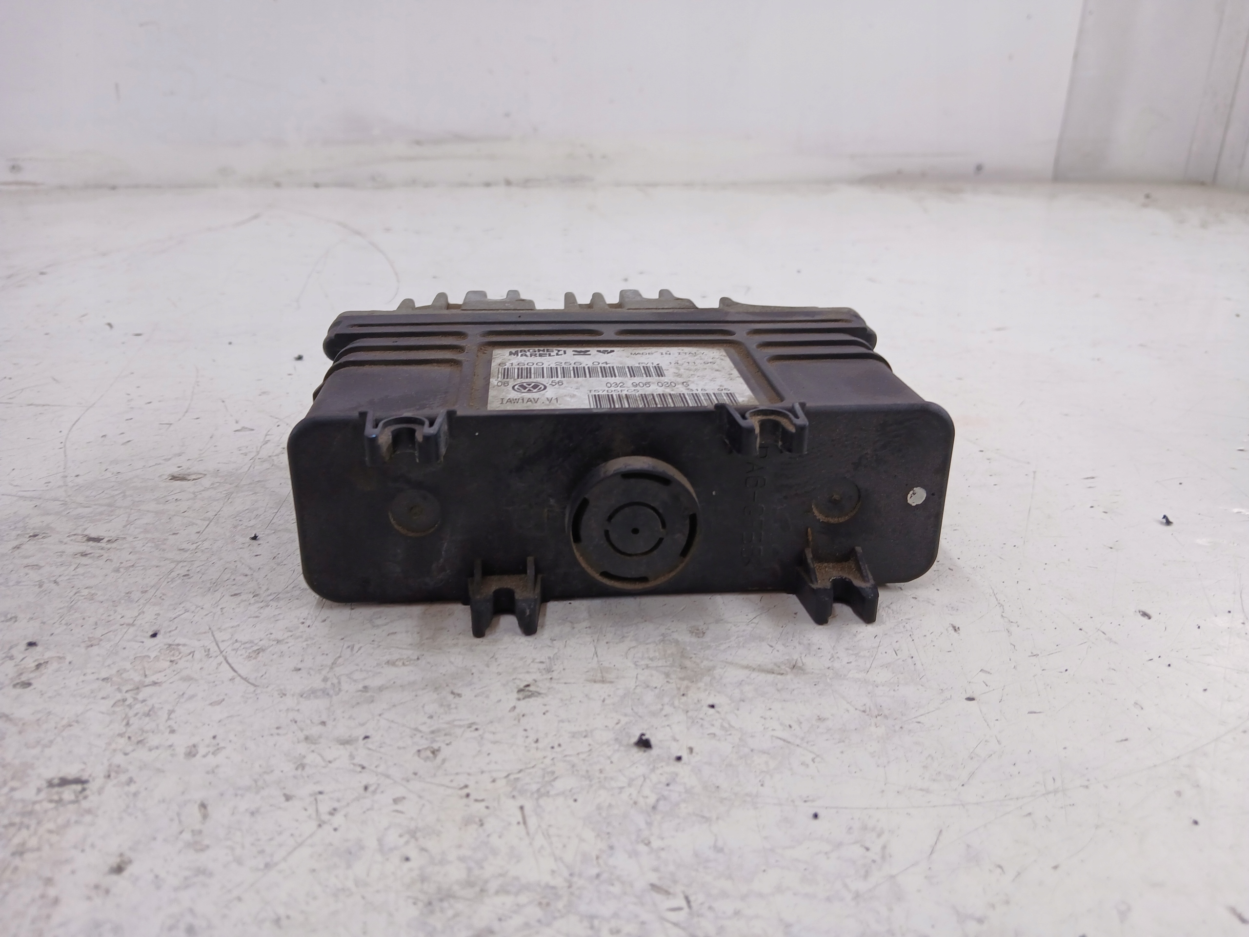 VW GOLF III 1.6 control unit of the engine 032906030G