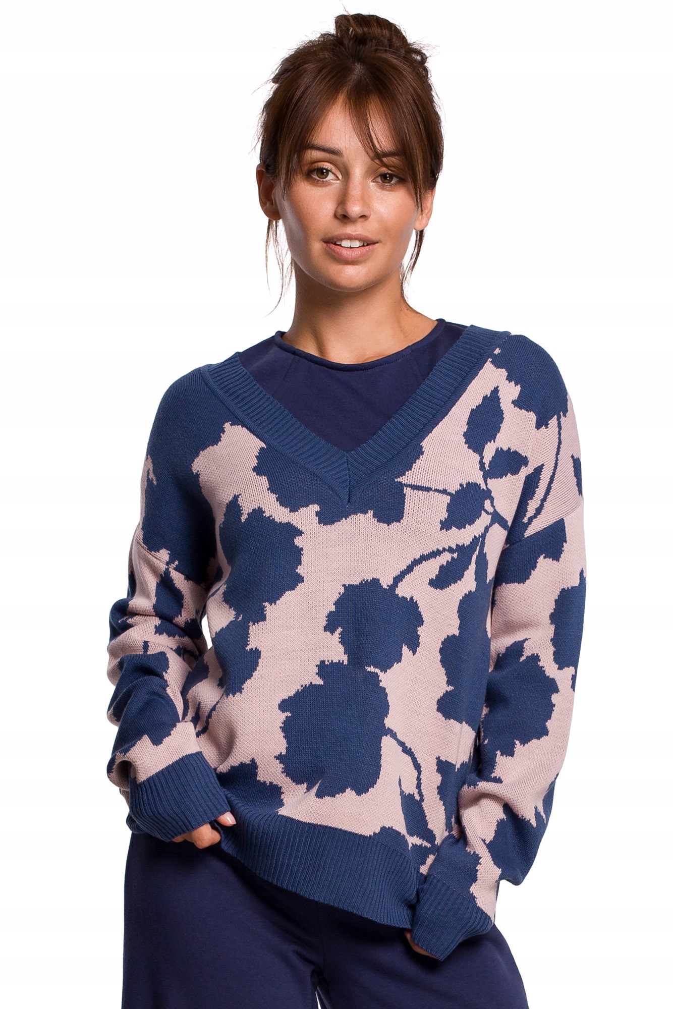 

BK056 Sweter W Kwiaty Model 2 [s/m] Be Knit