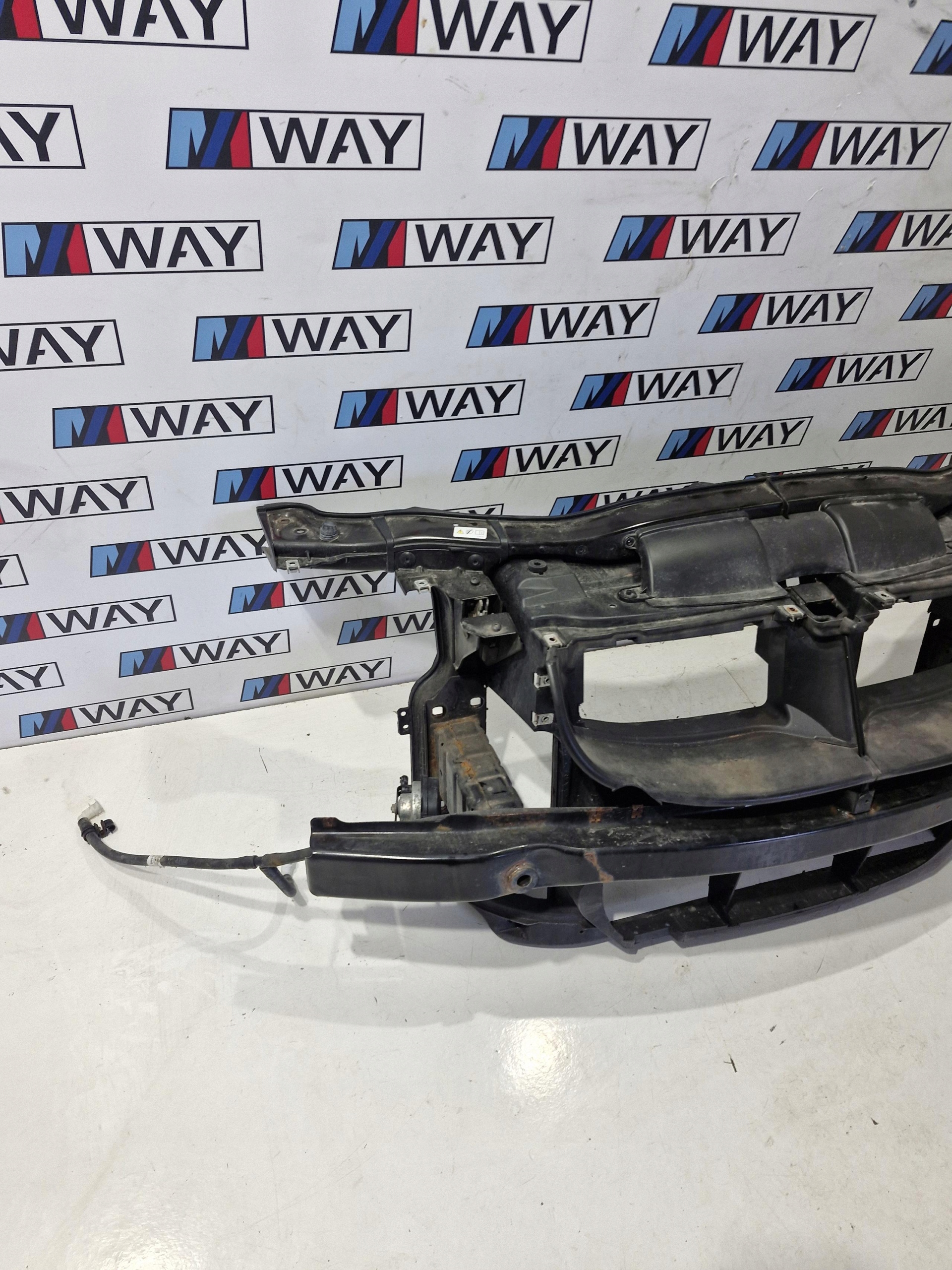 BMW E90 E91 LCI face avant avant traverse